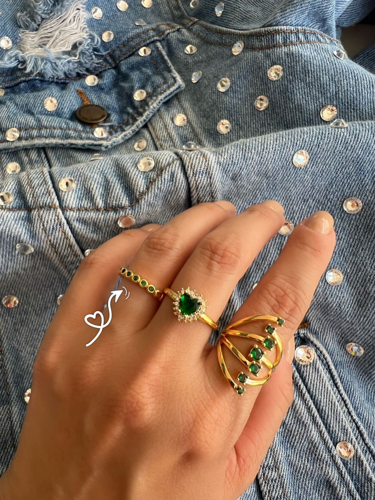 Anel Aparador de Aliança com Zircônia Verde Esmeralda em Banho de Ouro