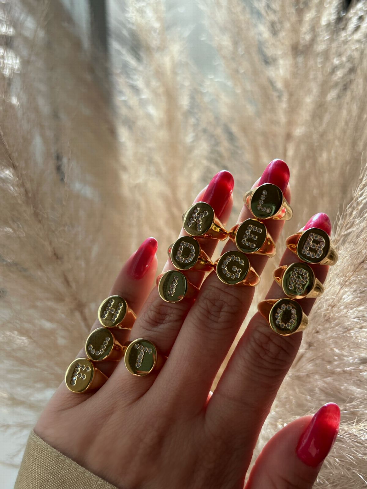 Anel Dedinho Letras em Banho de Ouro