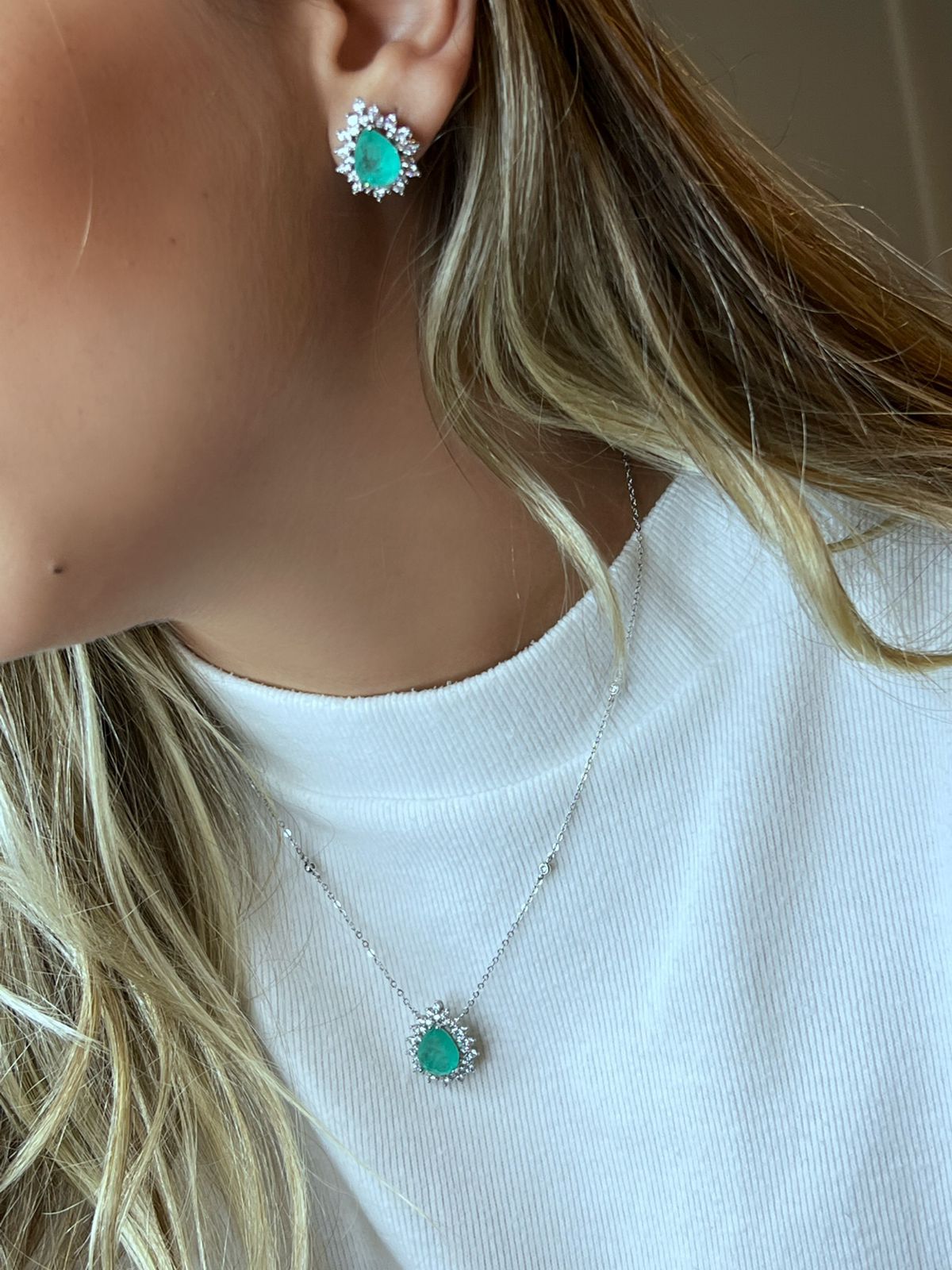 Conjunto Gota com Zircônia Cristal e Fusion Esmeralda Colombiana em Banho Ródio Branco