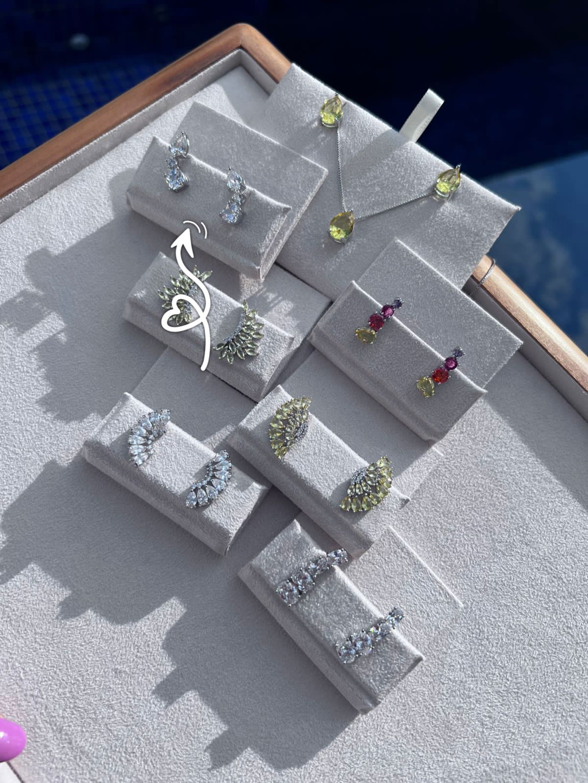 Brinco Ear Cuff com Zircônia Cristal em Banho Ródio Branco