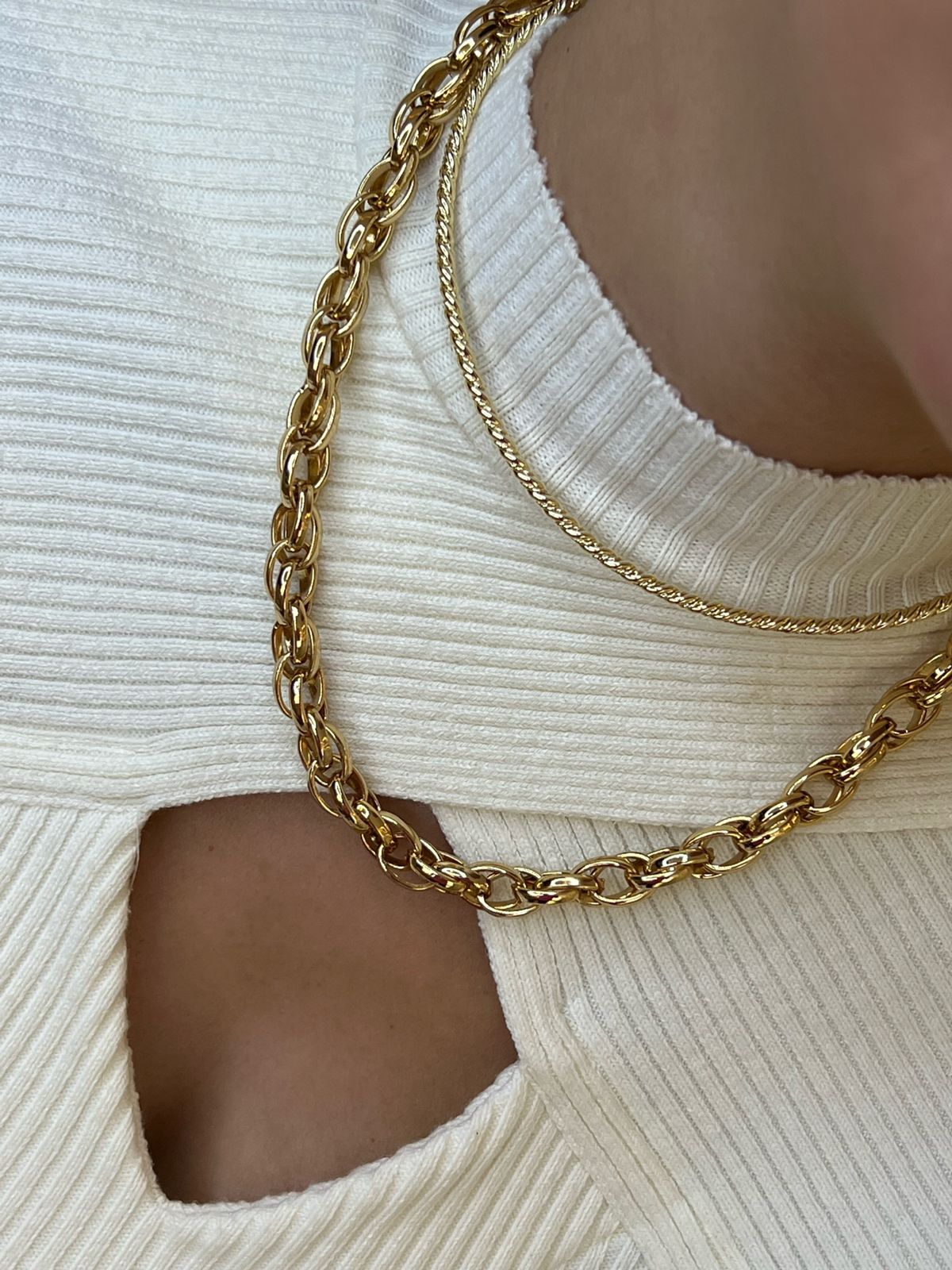 Choker Aro Torcido em Banho de Ouro