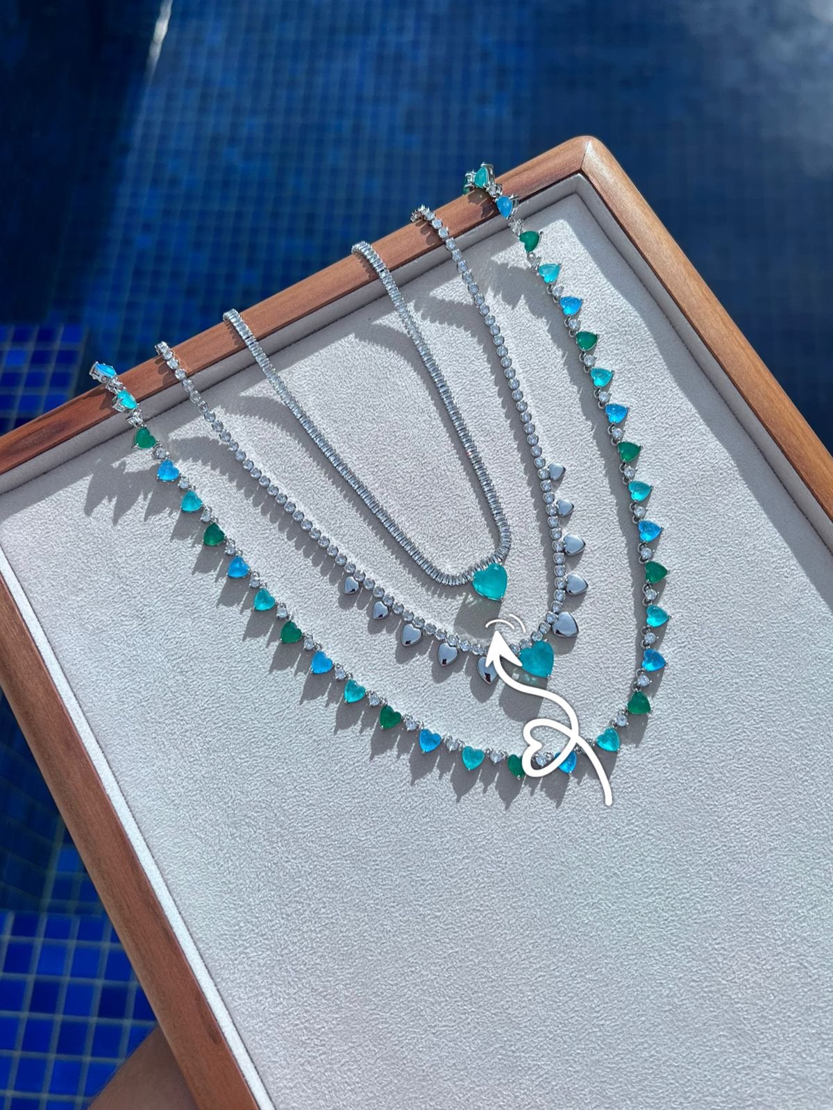 Choker Baguete com Coração Fusion Esmeralda Colombiana em Banho de Ródio Branco