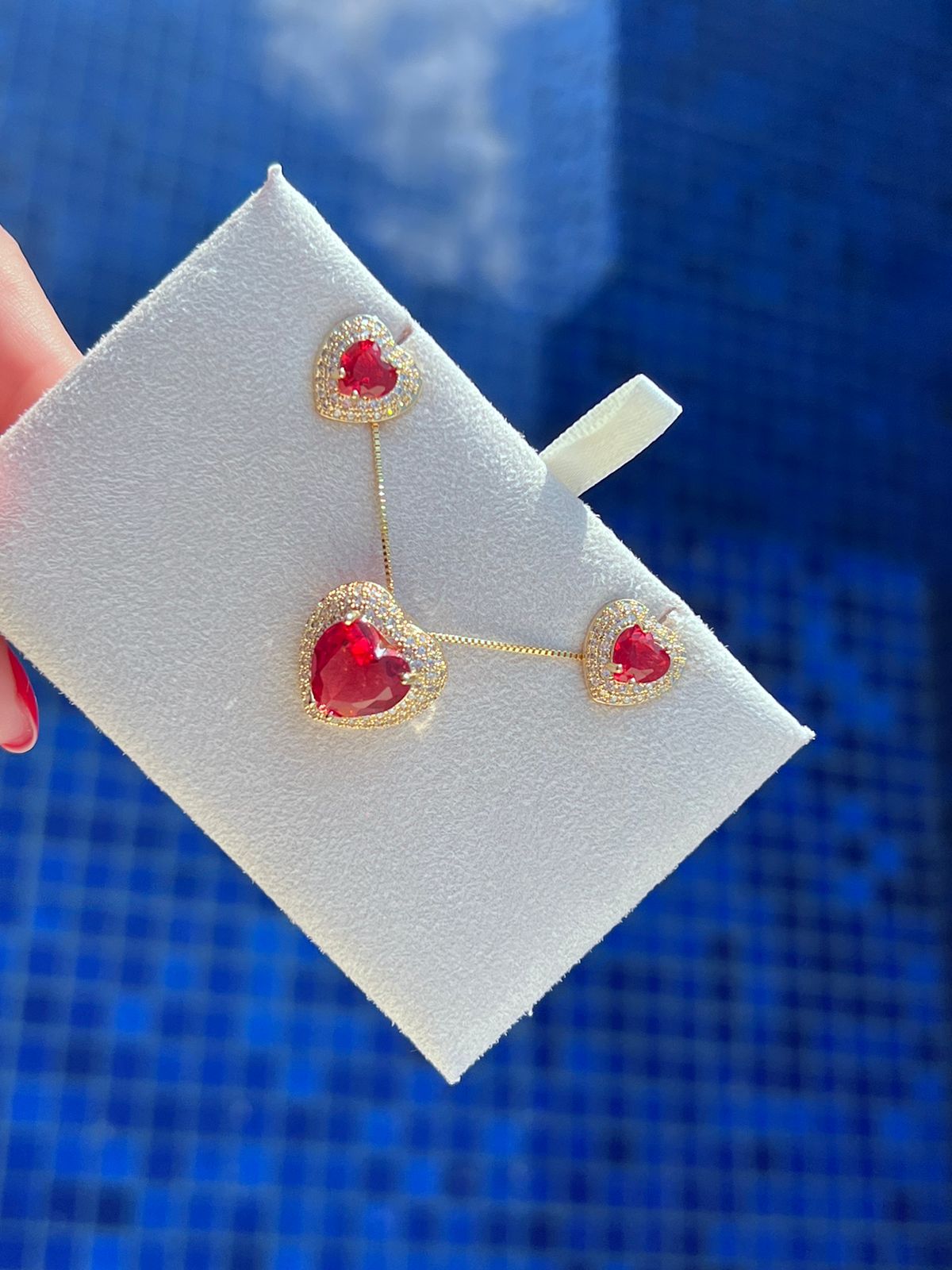 Conjunto Coração com Zircônia Cristal e Turmalina Rosa em Banho de Ouro