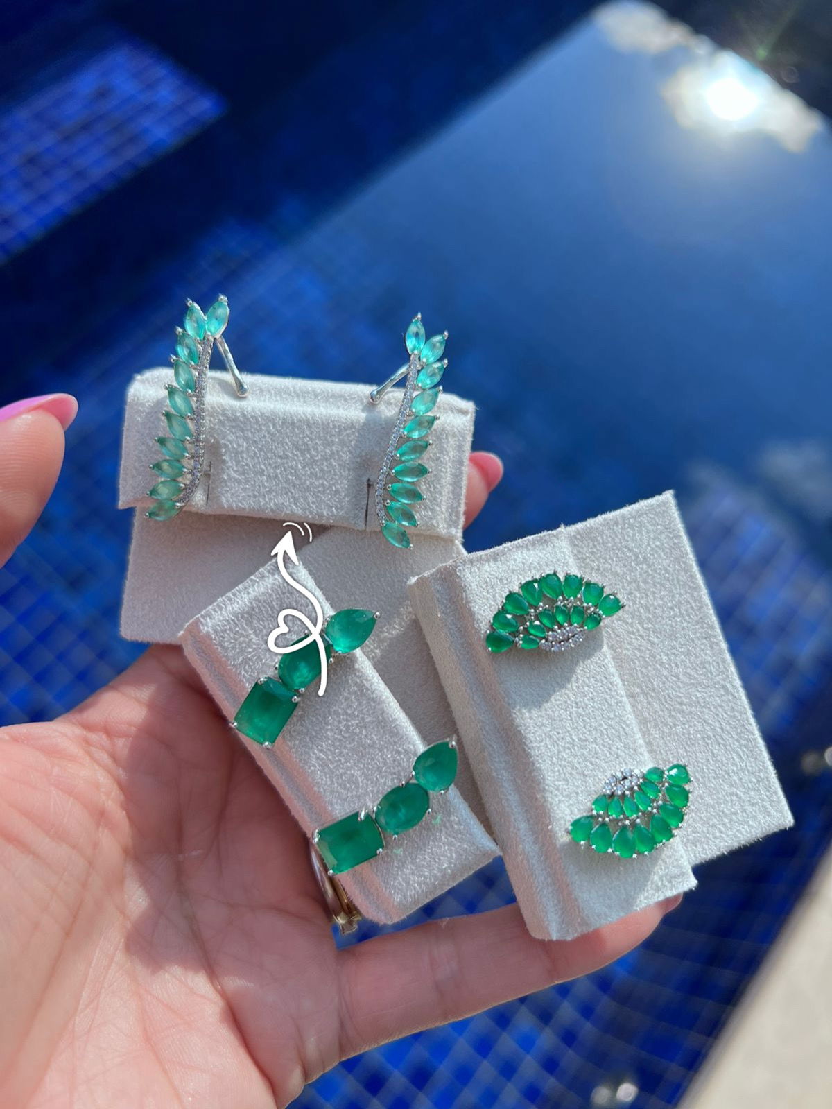 Brinco Ear Cuff com Zircônia Cristal e Turmalina Leitosa em Banho de Ródio Branco