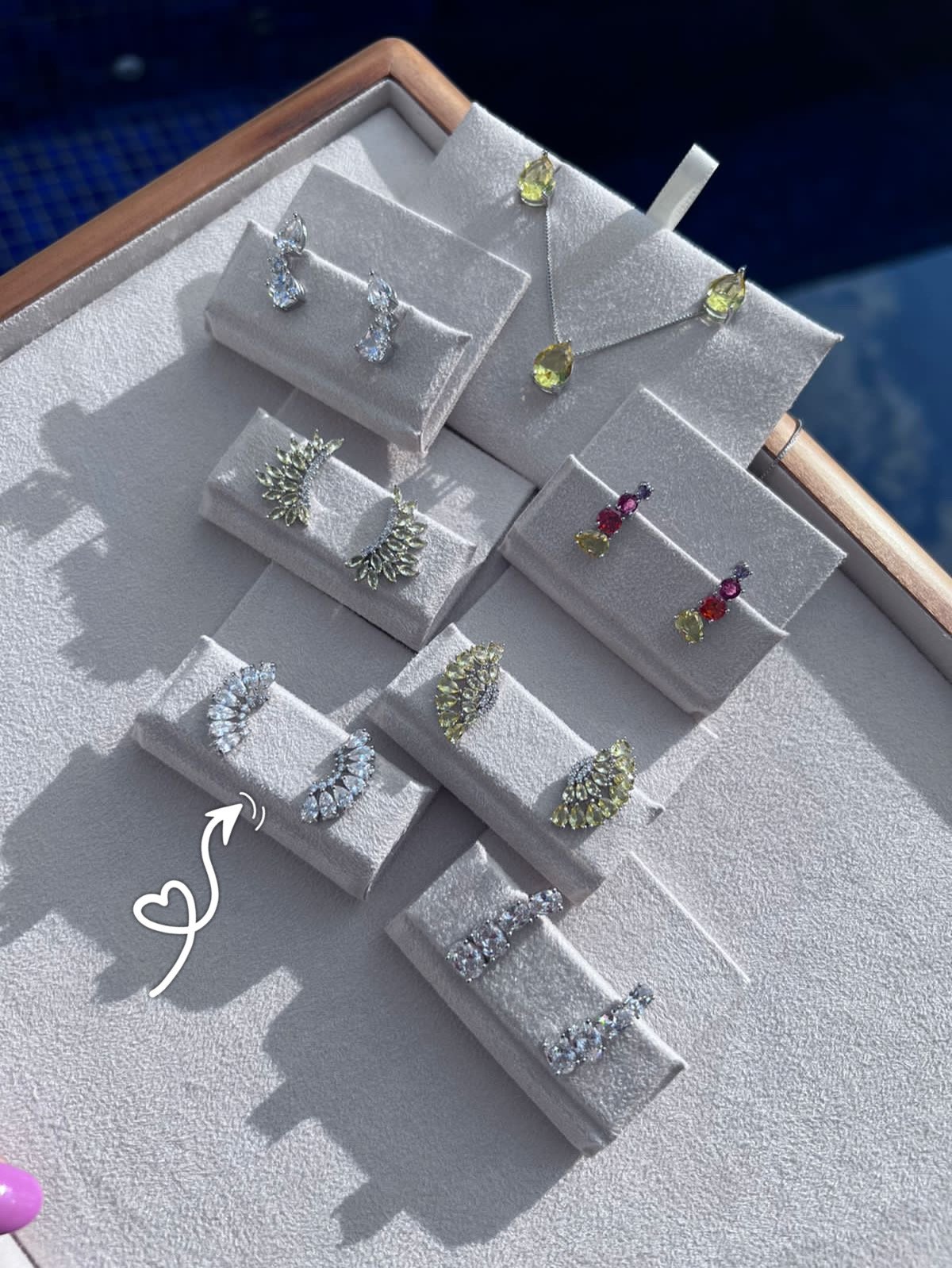 Brinco Ear Cuff com Zircônia Cristal em Banho Ródio Branco