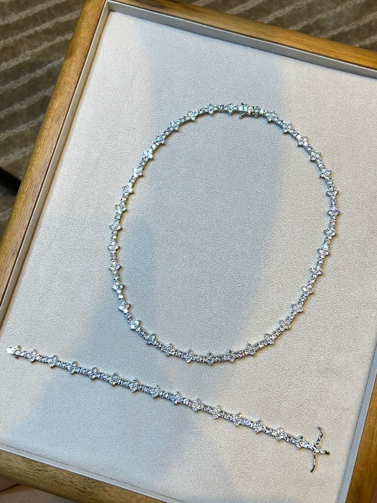 Riviera com Zircônia Cristal (Fecho Joia) em Ródio Branco