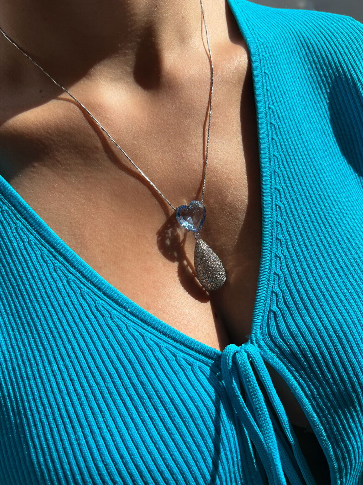 Conjunto com Zircônia Cristal e Azul em Banho de Ródio Branco