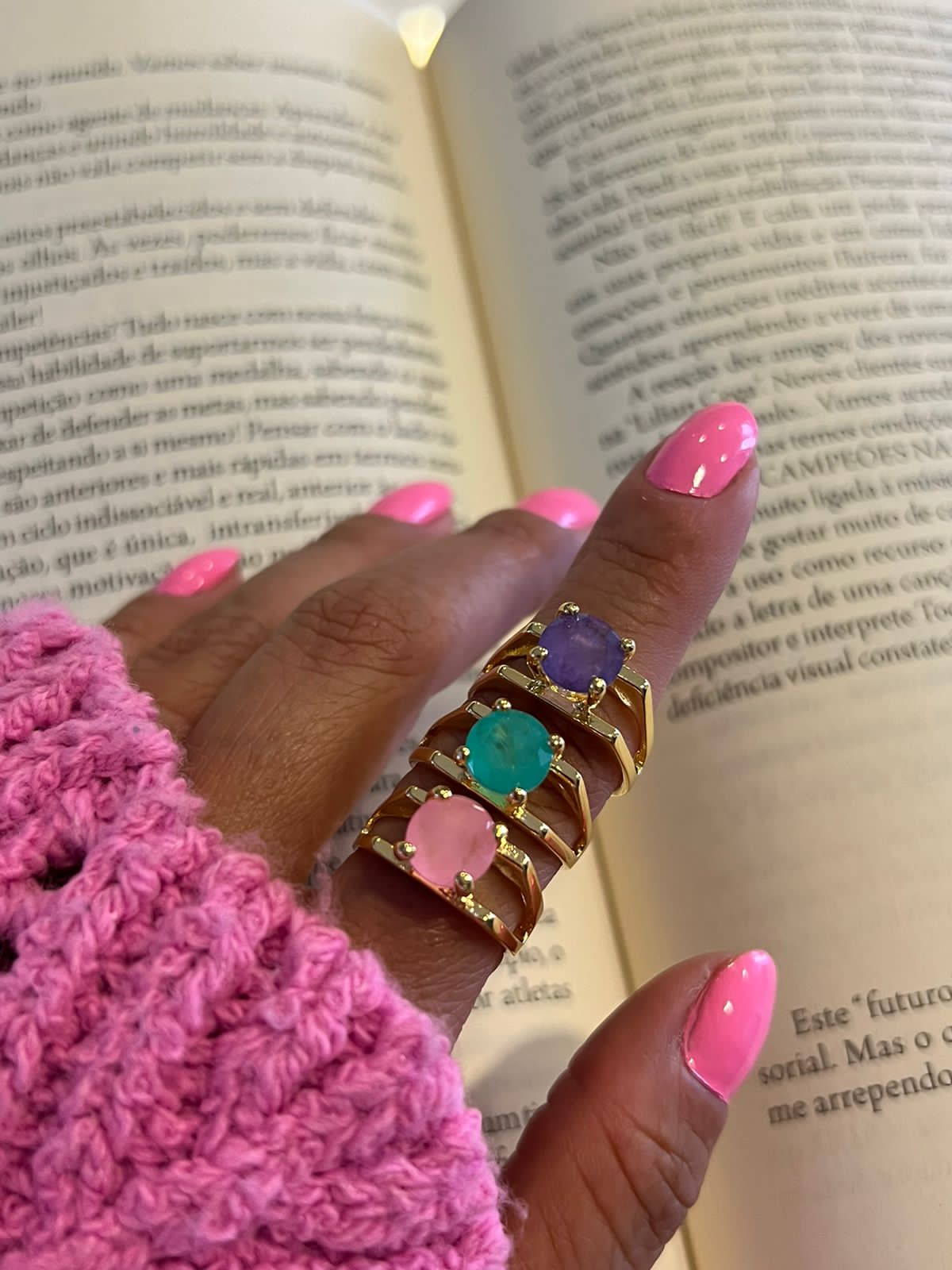 Anel Solitário com Fusion Esmeralda Colombiana em Banho de Ouro