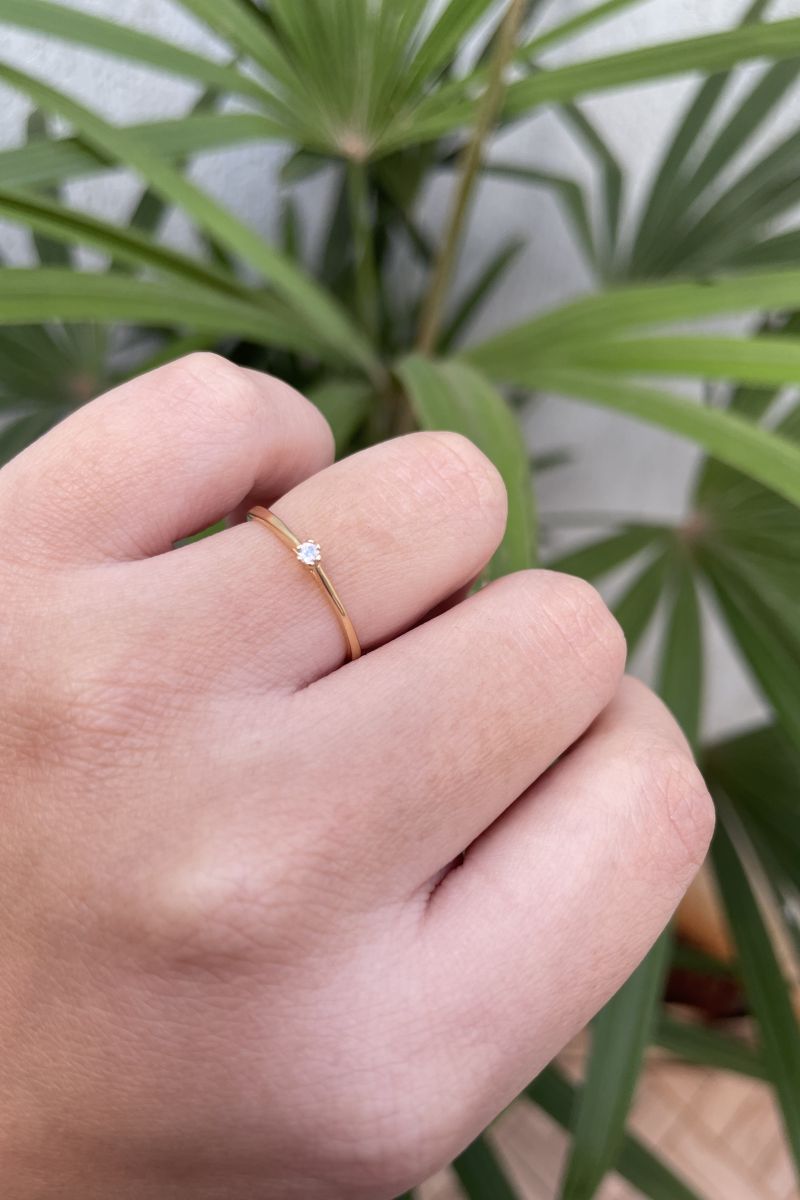 Anel Solitário Réplica com Micro Zircônia em Banho de Ouro