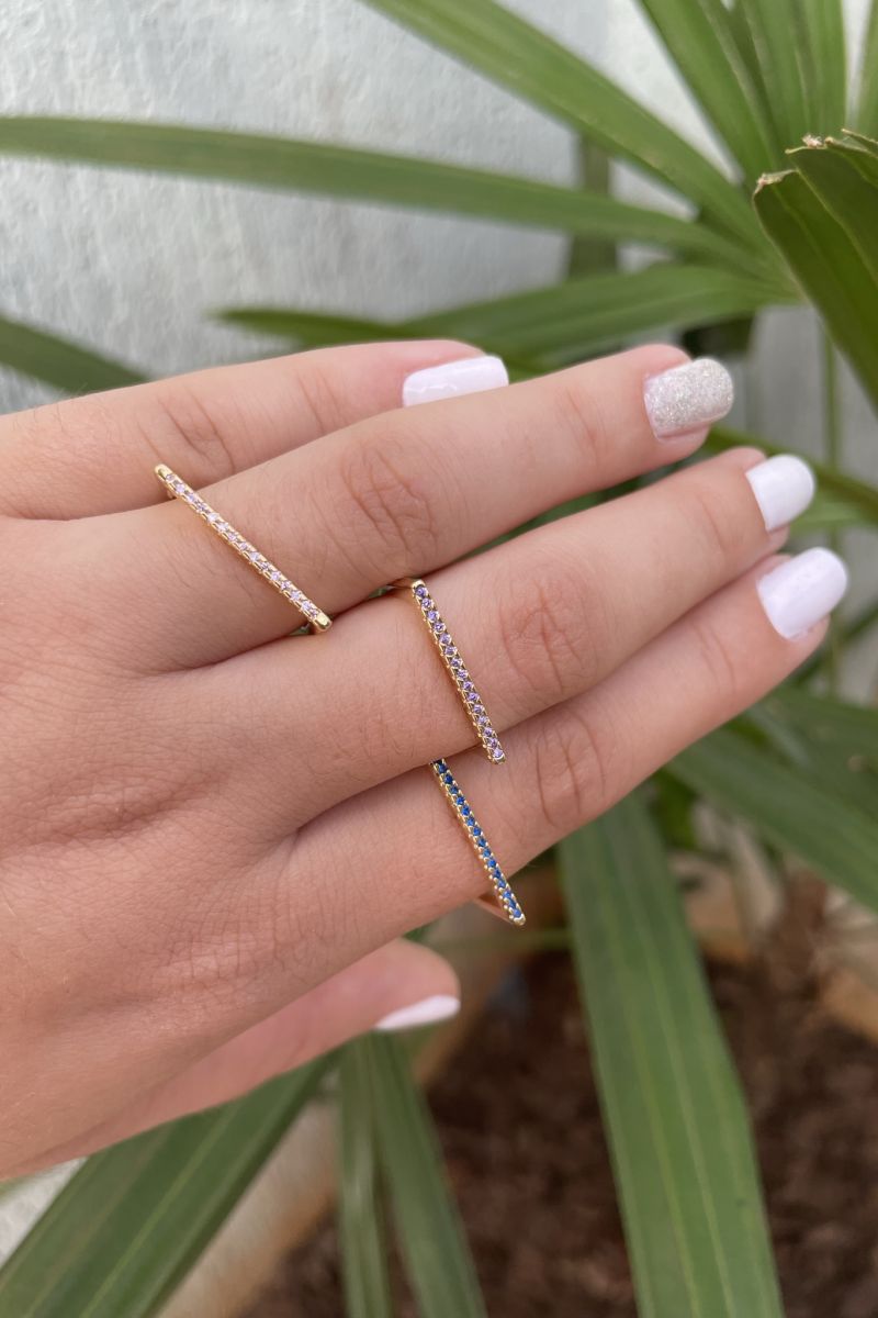 Anel Reto em Cima com Zircônia Safira em Banho de Ouro