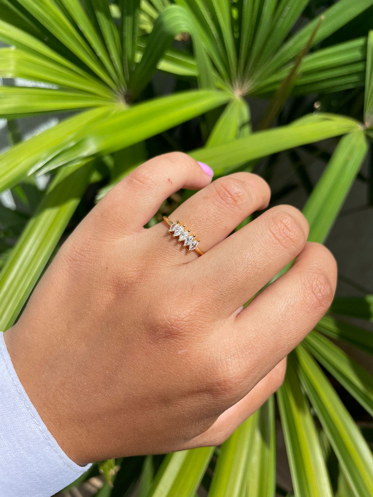 Anel Aparador de Aliança com Zircônia Cristal em Banho de Ouro