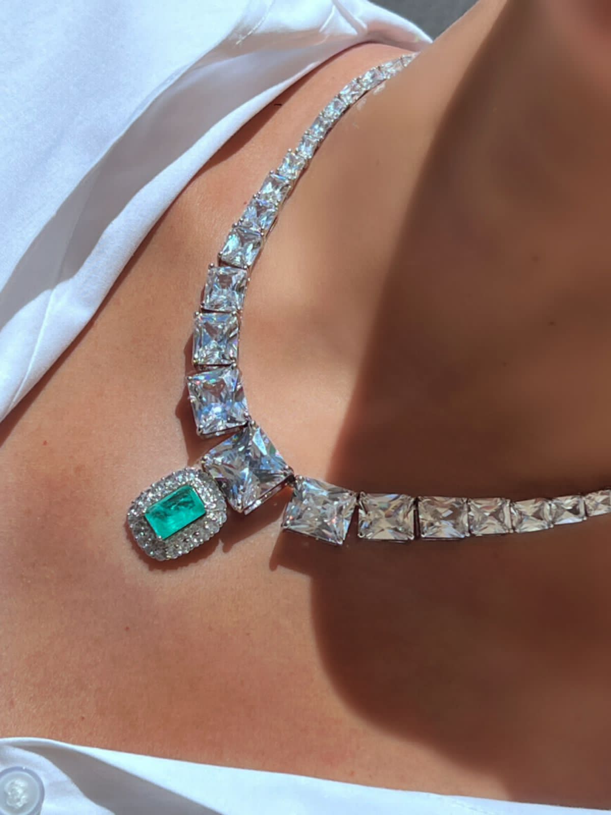 Conjunto Luxo com Zircônia Cristal e Fusion Esmeralda Colombiana em Banho Ródio Branco