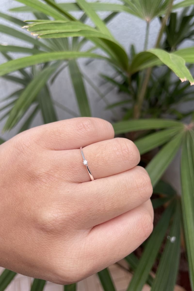 Anel Solitário Fino Réplica em Prata 950