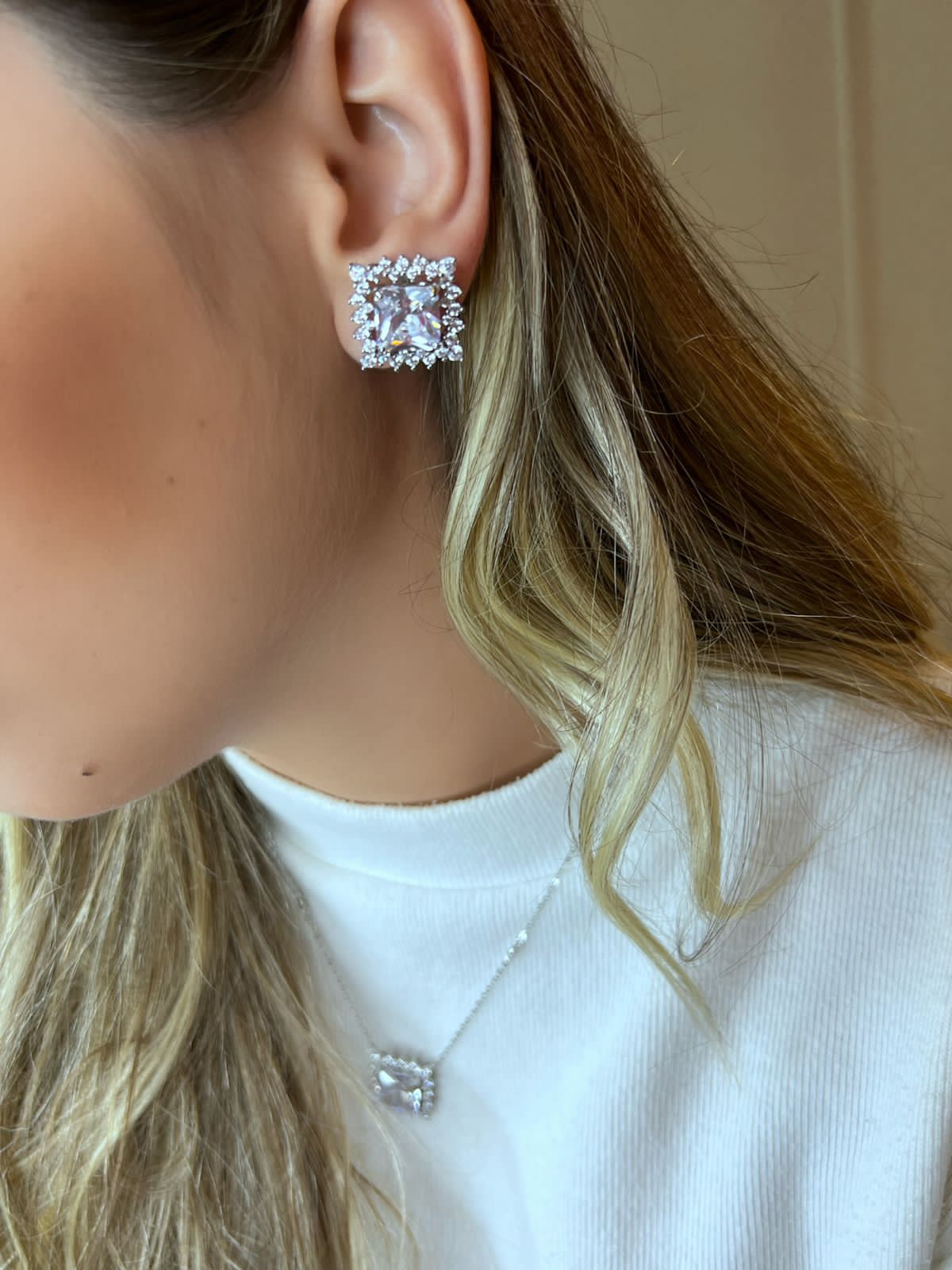 Conjunto Quadrado com Zircônia Cristal em Banho Ródio Branco