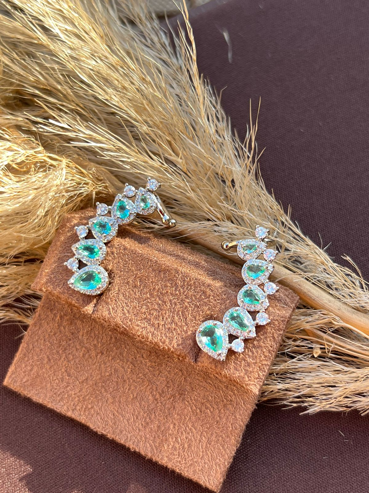 Brinco Ear Cuff com Zircônia Turmalina e Cristal em Banho de Ródio Branco