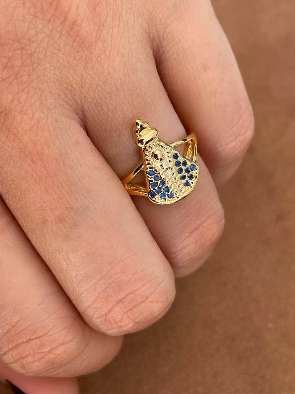 Anel Nossa Senhora Aparecida com Zircônia Azul Safira em Banho de Ouro