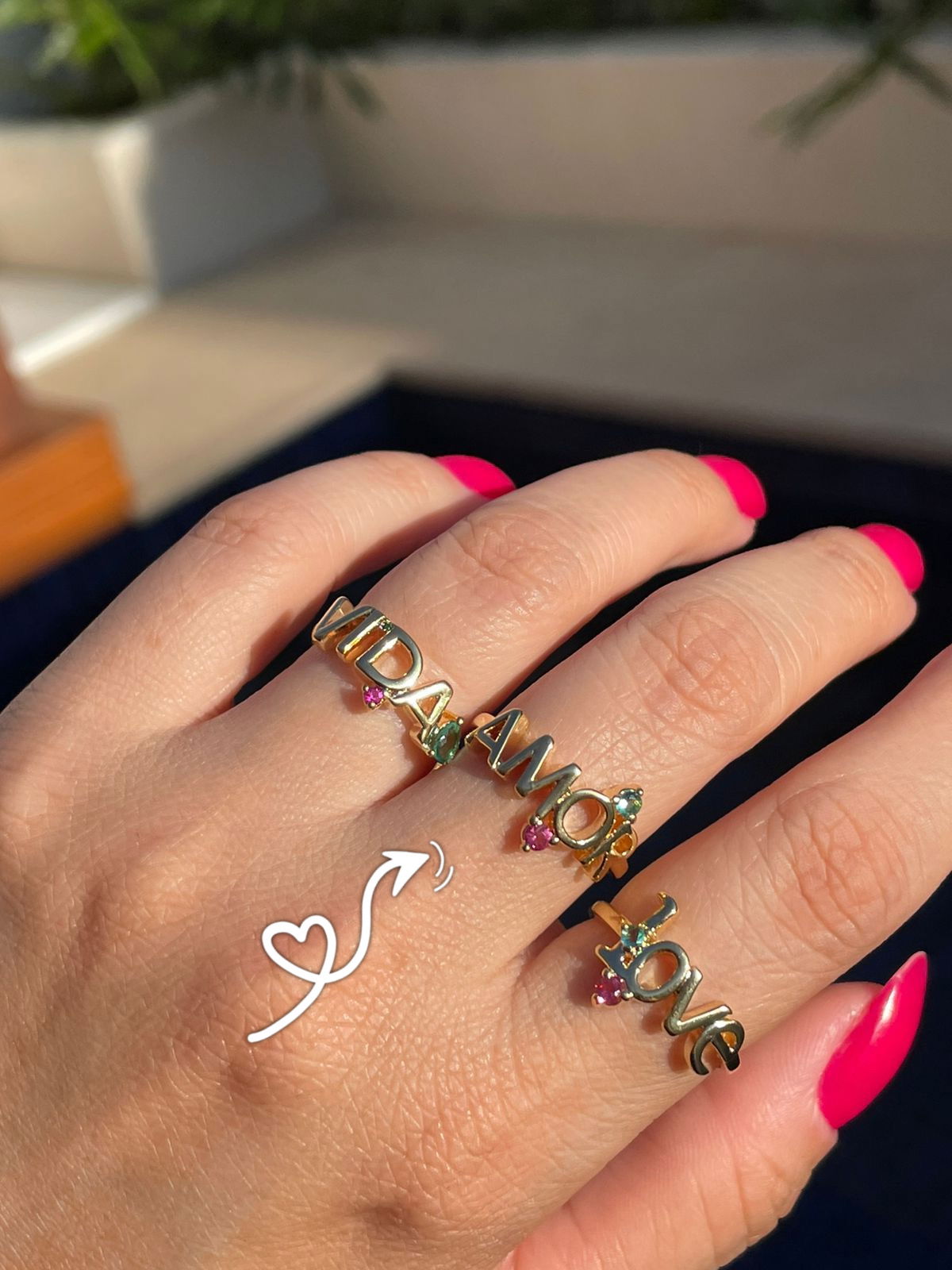 Anel “Amor” com Zircônia Colorida em Banho de Ouro