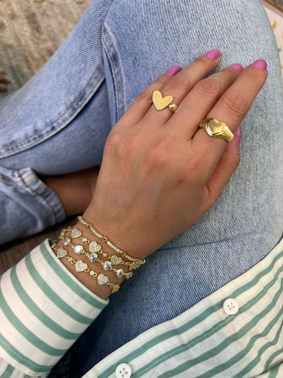 Anel Coração Regulável com Zircônia Cristal em Banho de Ouro