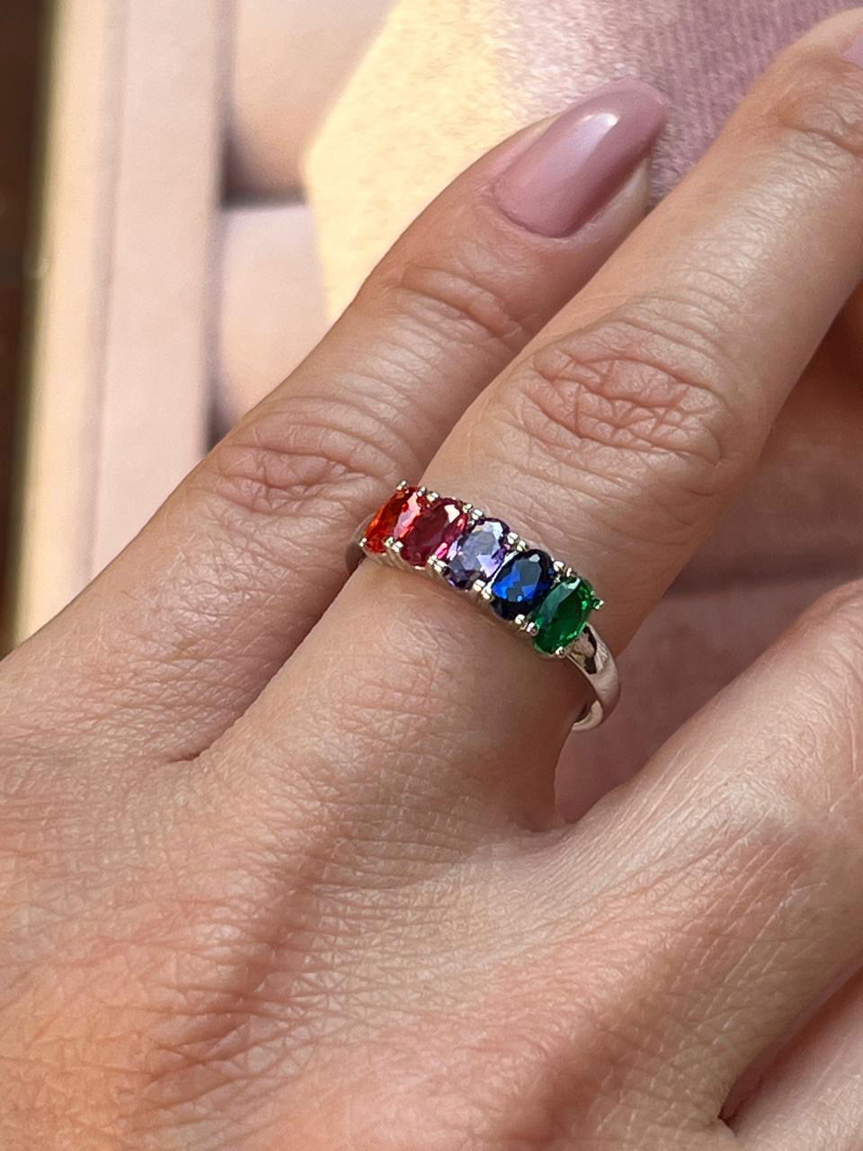 Anel Aparador com Zircônia Oval Colorida em de Ródio Branco