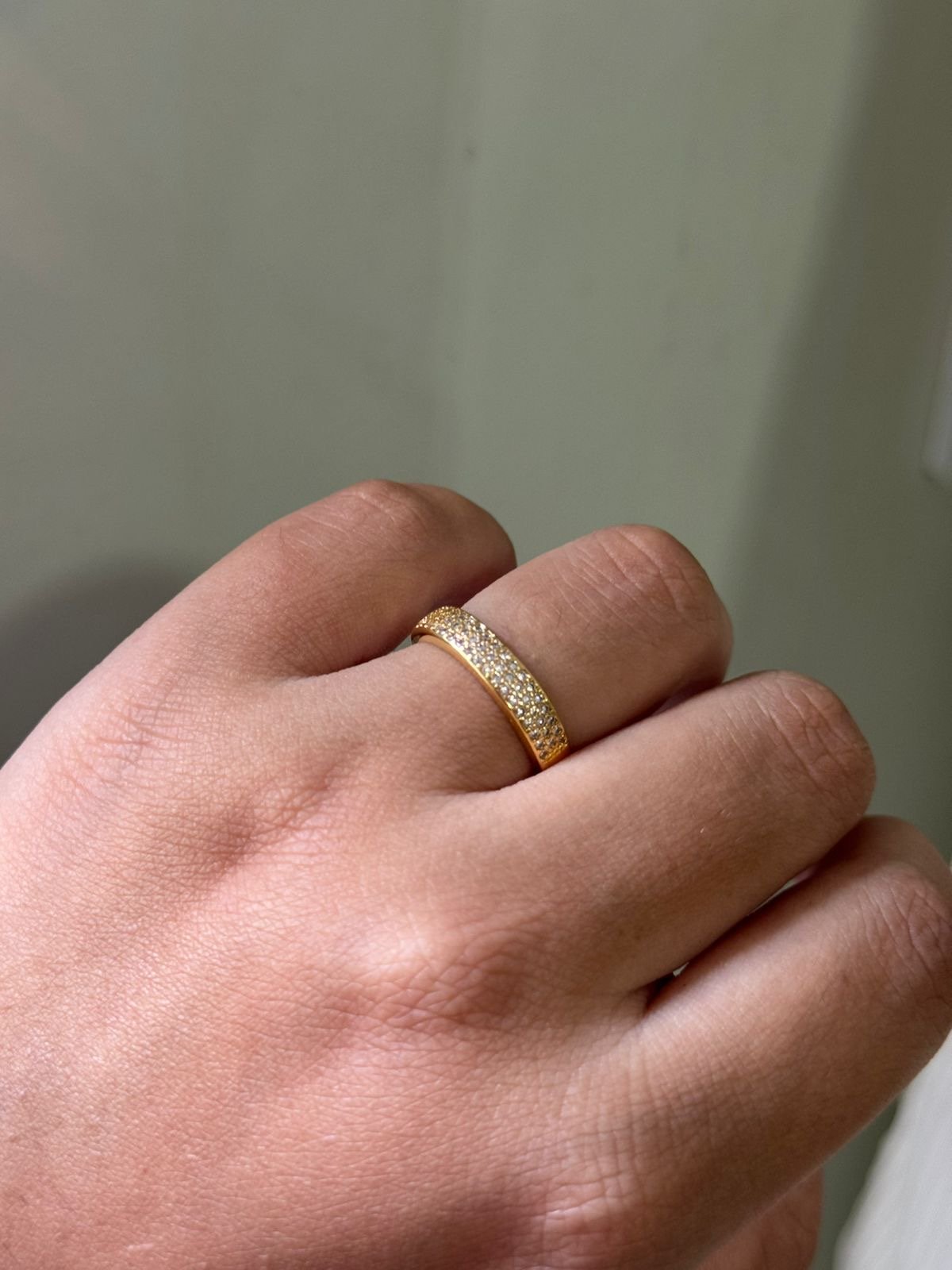 Anel Aparador de Aliança com Três Fileira em Banho de Ouro