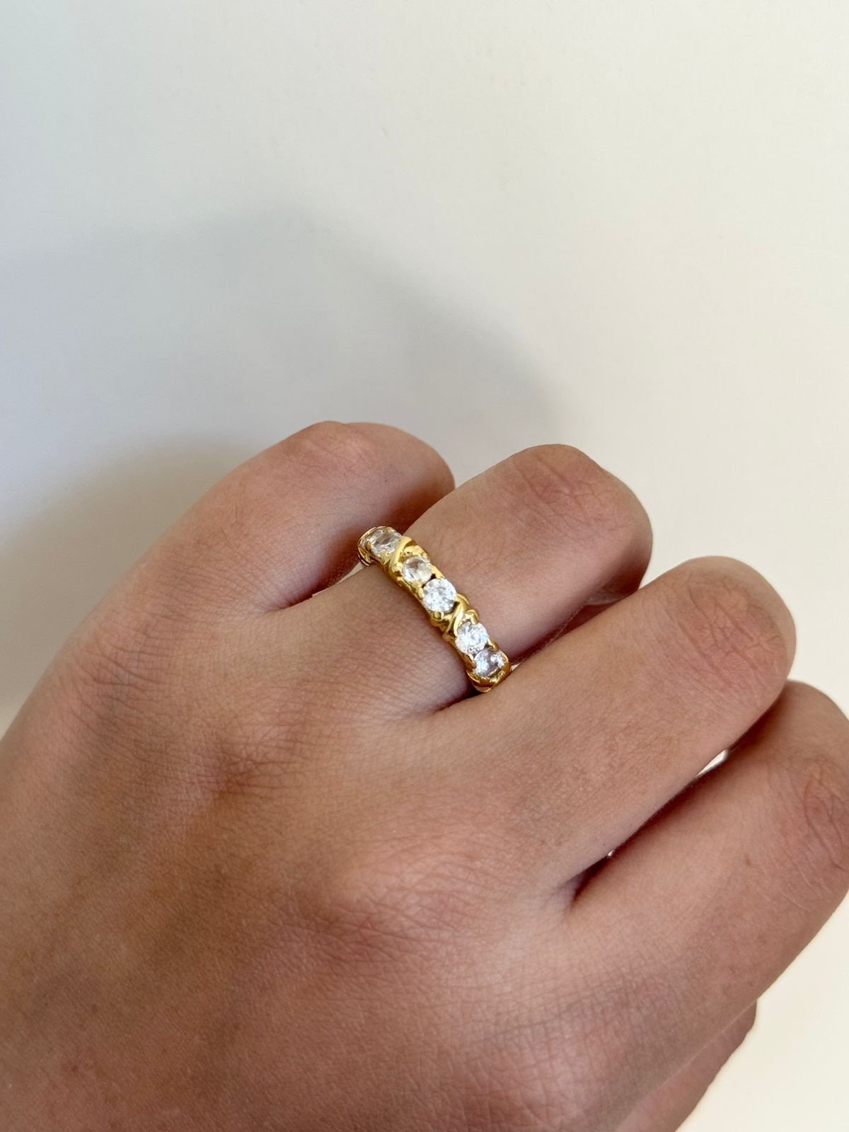 Anel Aparador de Aliança com Zircônia Cristal 4mm em Banho de Ouro