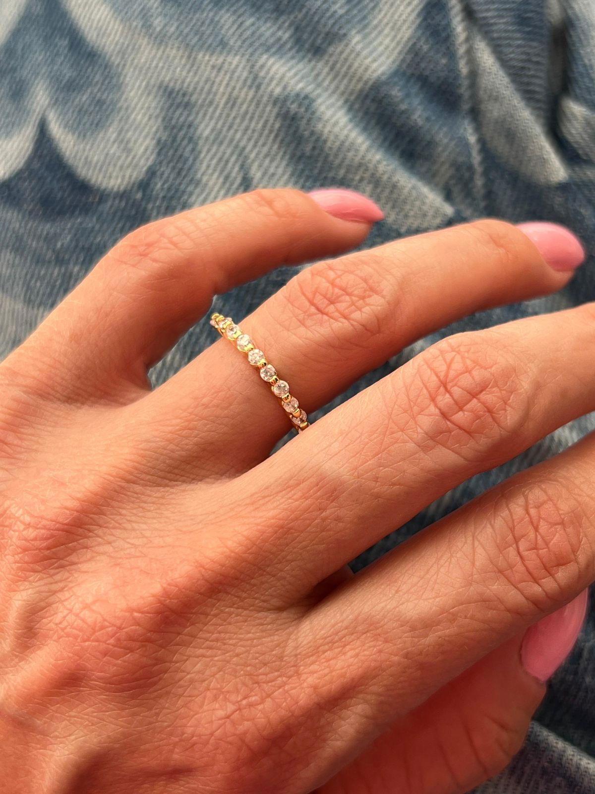 Anel Aparador de Aliança com Zircônia Cristal em Banho de Ouro