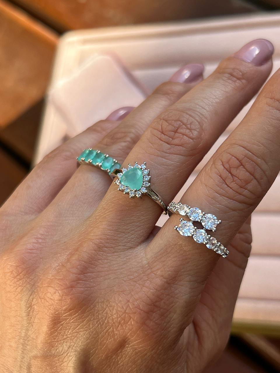 Anel Aparador de aliança com Zircônia Turmalina Leitosa em Banho de Ródio Branco