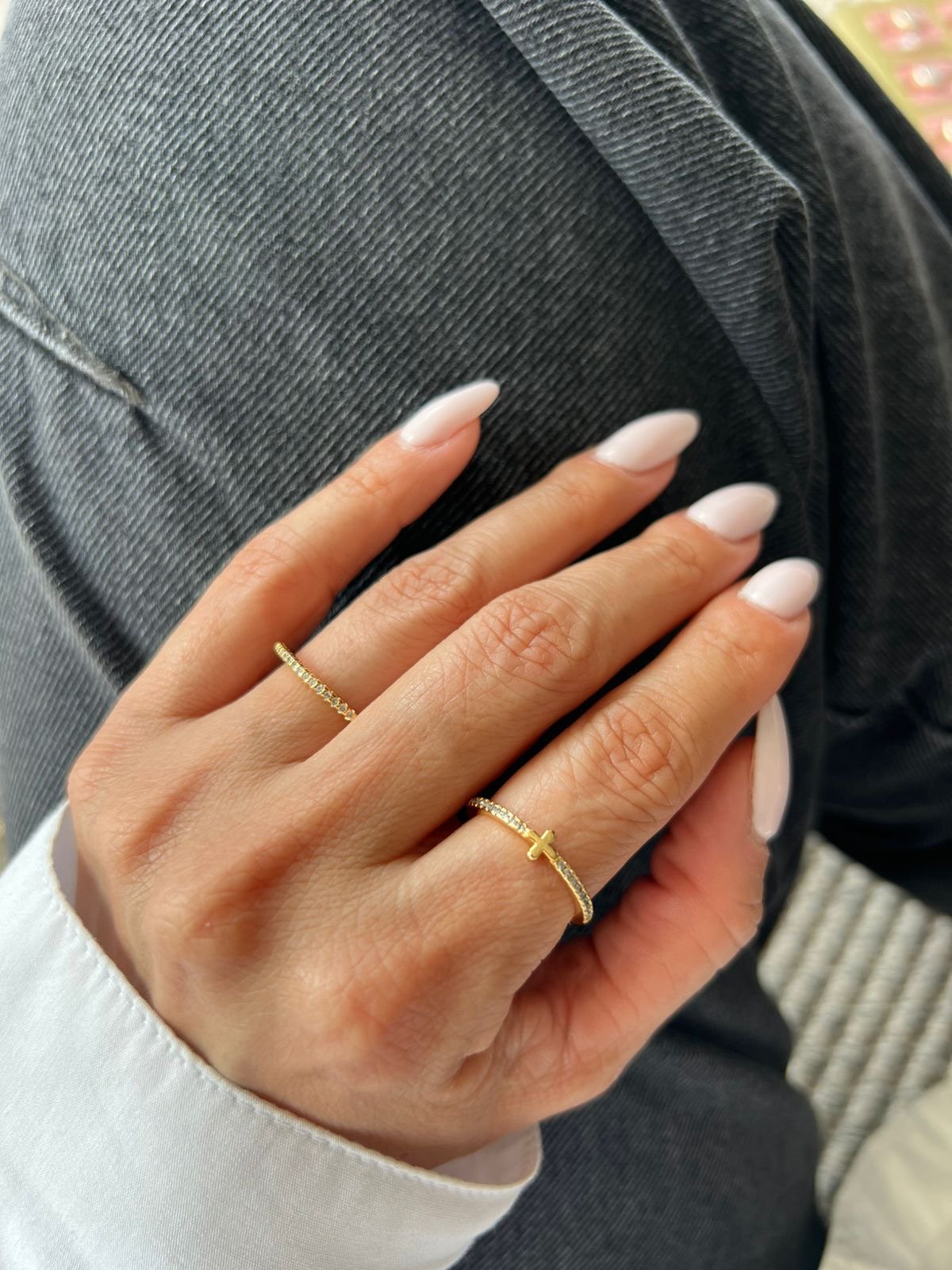 Anel Aparador de Aliança Fino (Metade) em Banho de Ouro