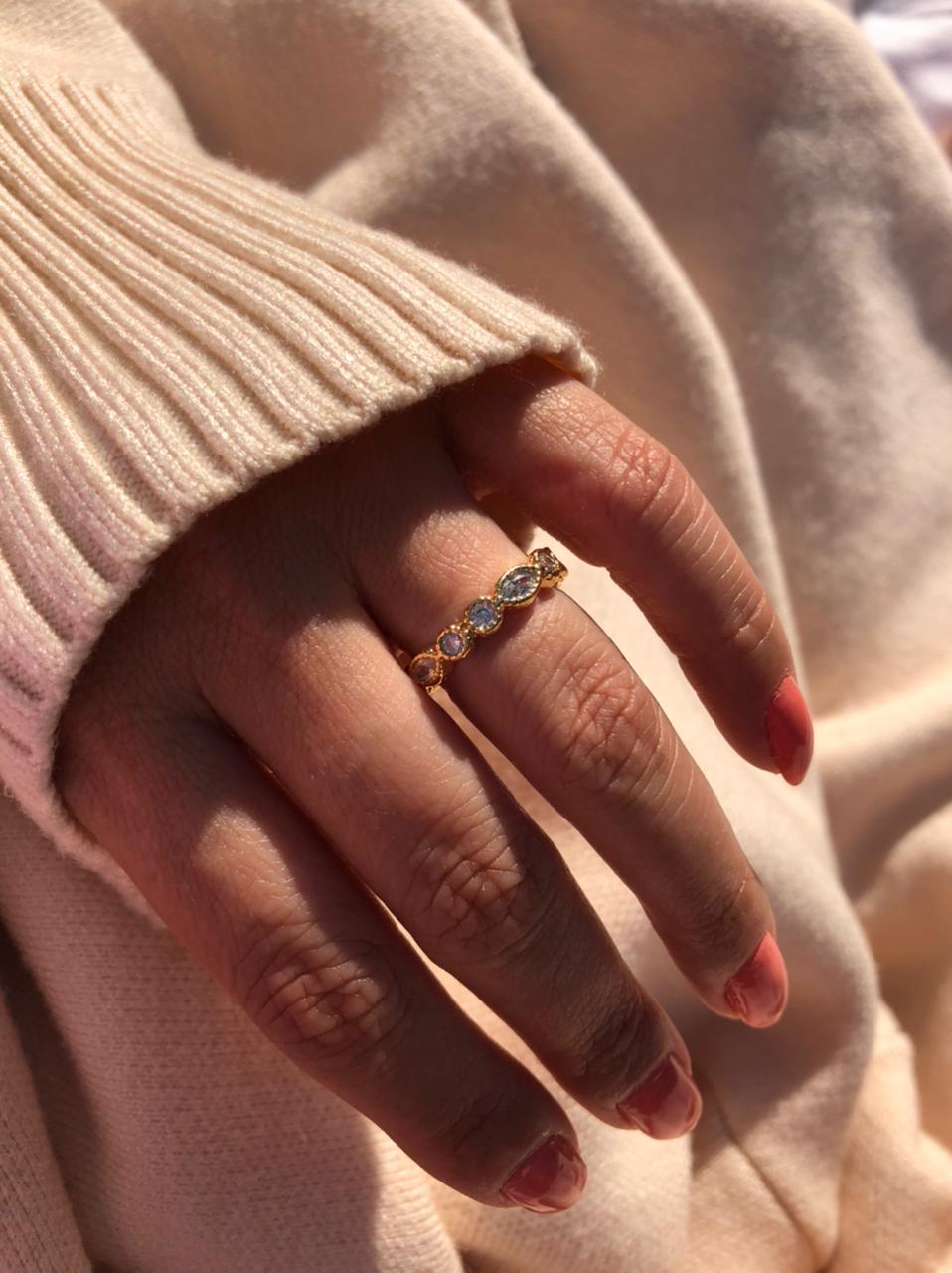 Anel Aparador de Aliança Roliço Inspired em Banho de Ouro