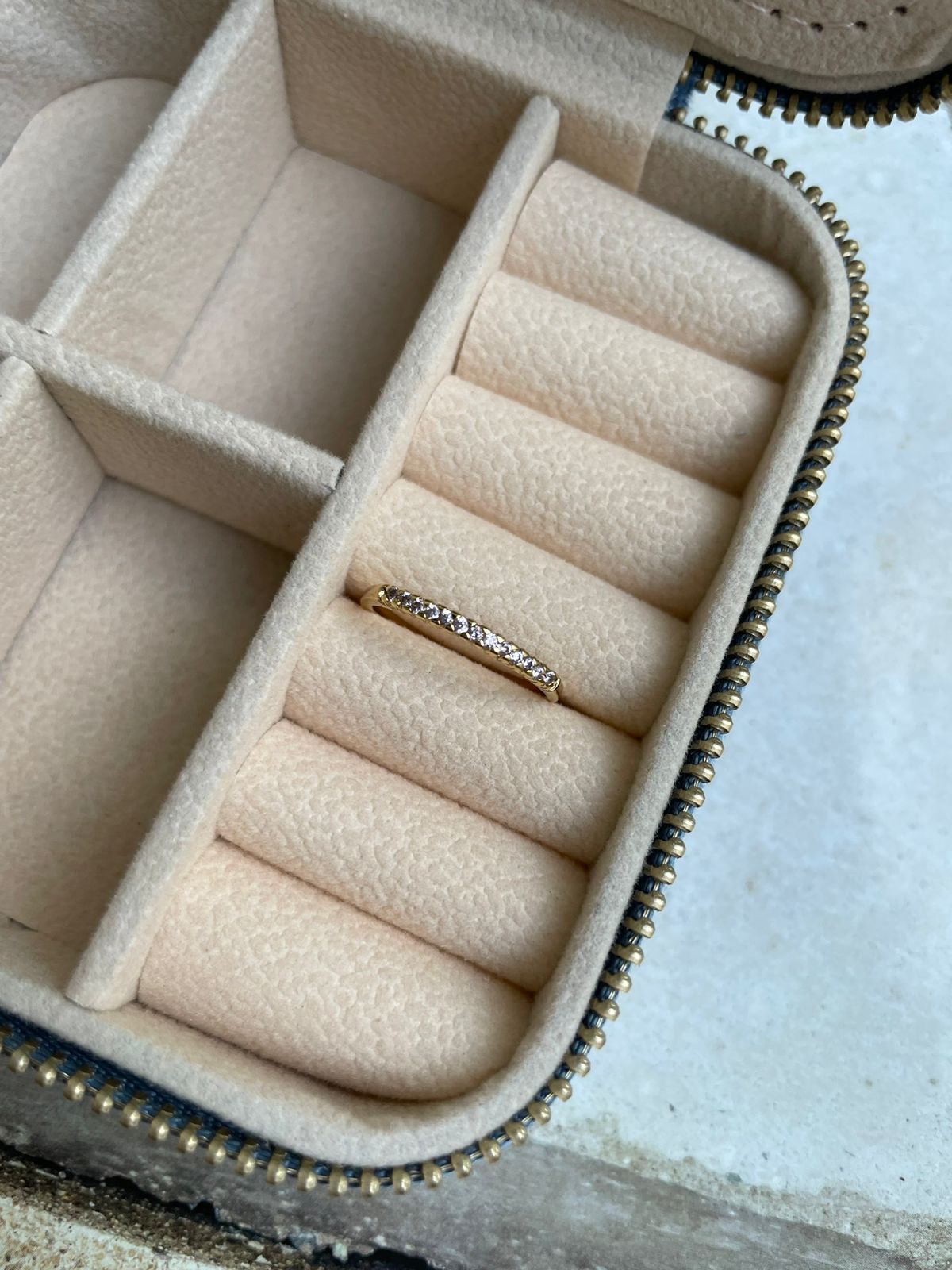 Anel Aparador de Aliança Rosa Claro em Banho de Ouro