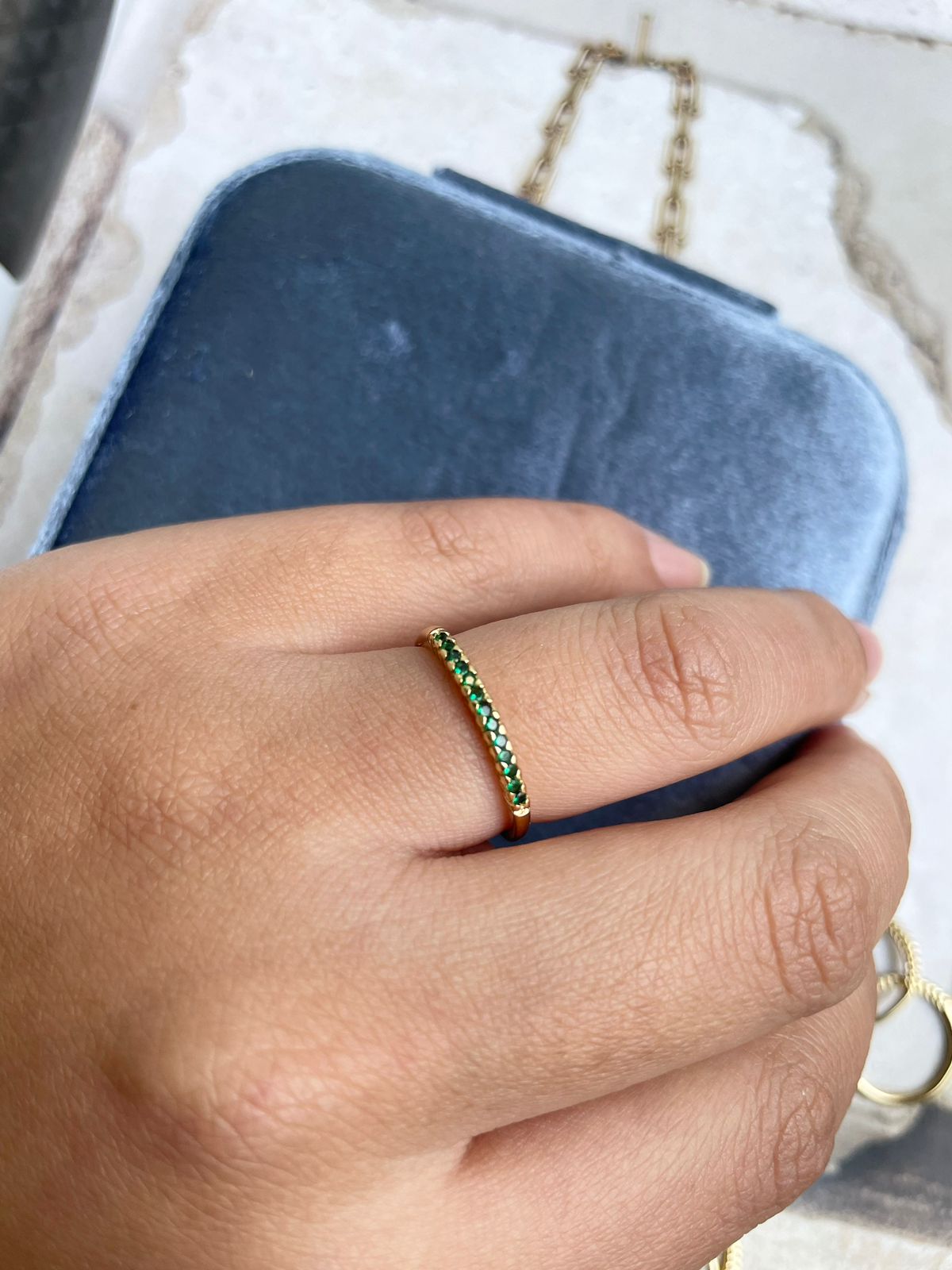 Anel Aparador de Aliança Verde Esmeralda em Banho de Ouro