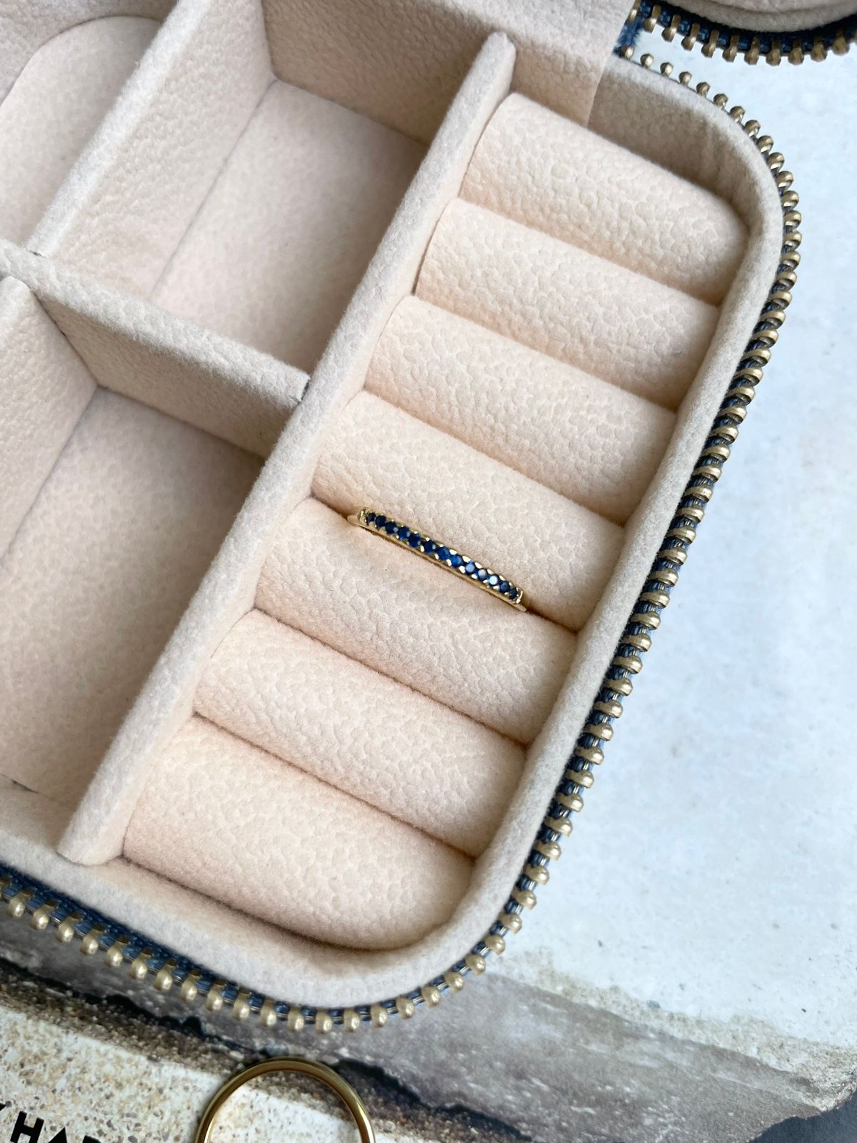 Anel Aparador de Aliança Zircônia Azul em Banho de Ouro