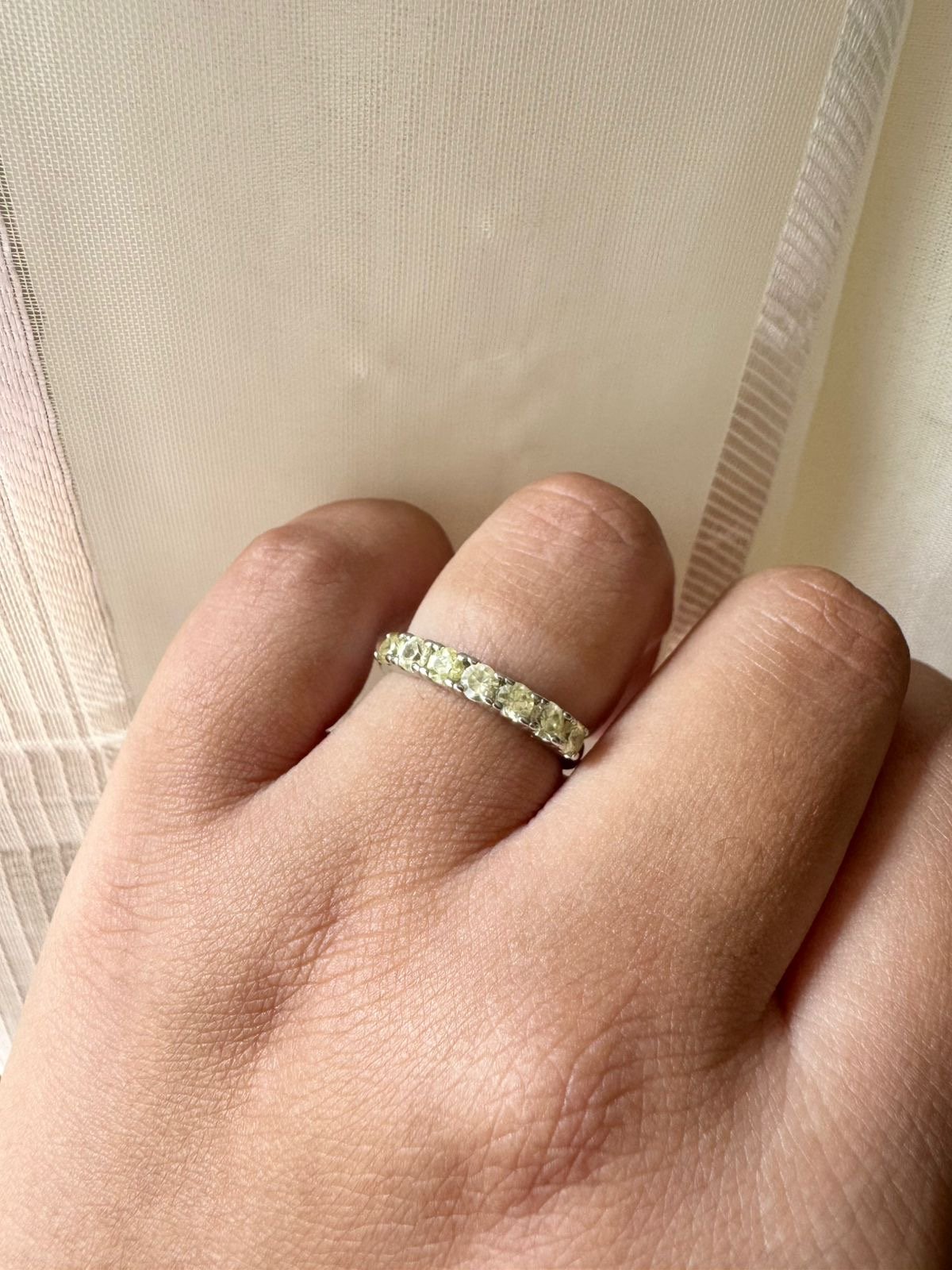 Anel Aparador de Aliança Zircônia Citrino 3mm (Metade) em Banho de Ródio Branco