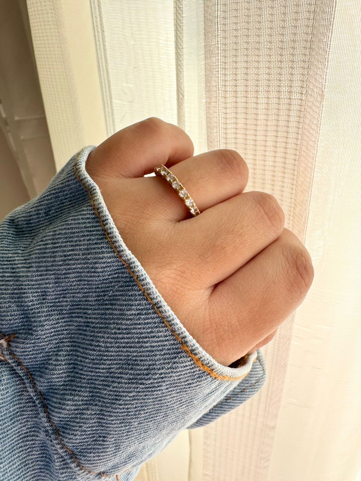 Anel Aparador Roliço com Zircônia Cristal em Banho de Ouro