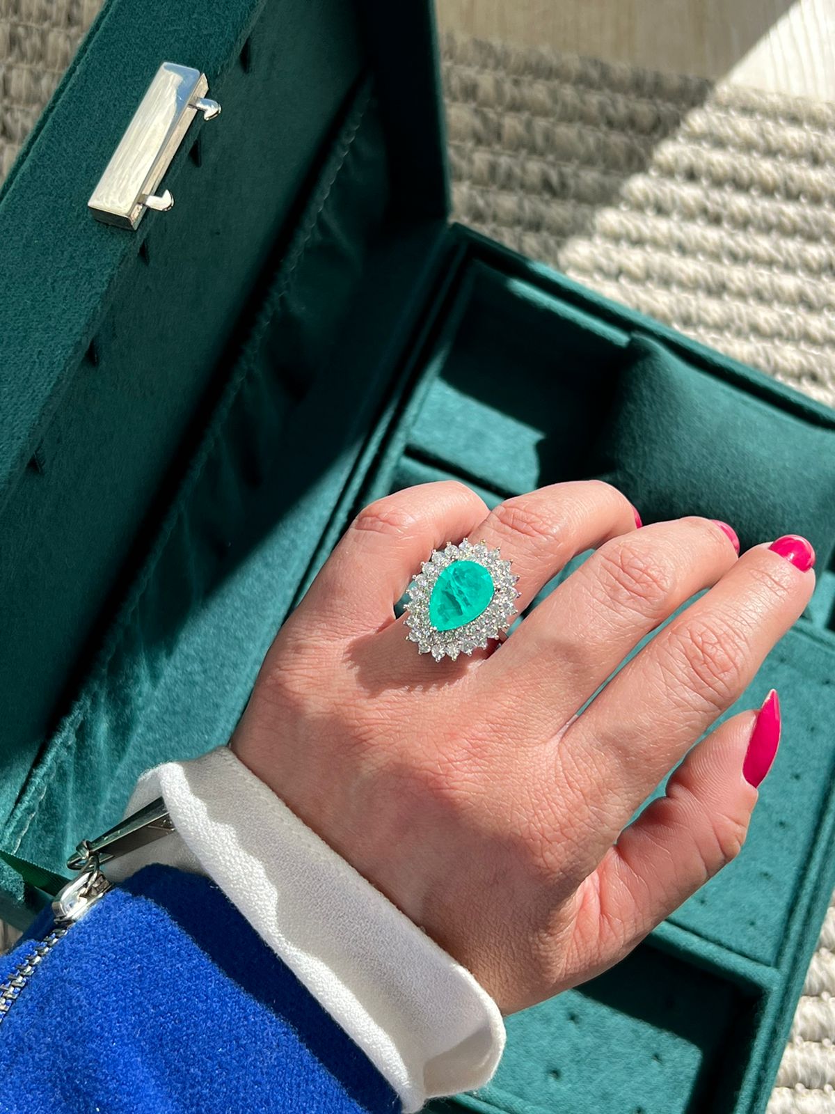 Anel Charlotte com Zircônia Cristal e Fusion Esmeralda Colombiana em Banho de Ródio Branco