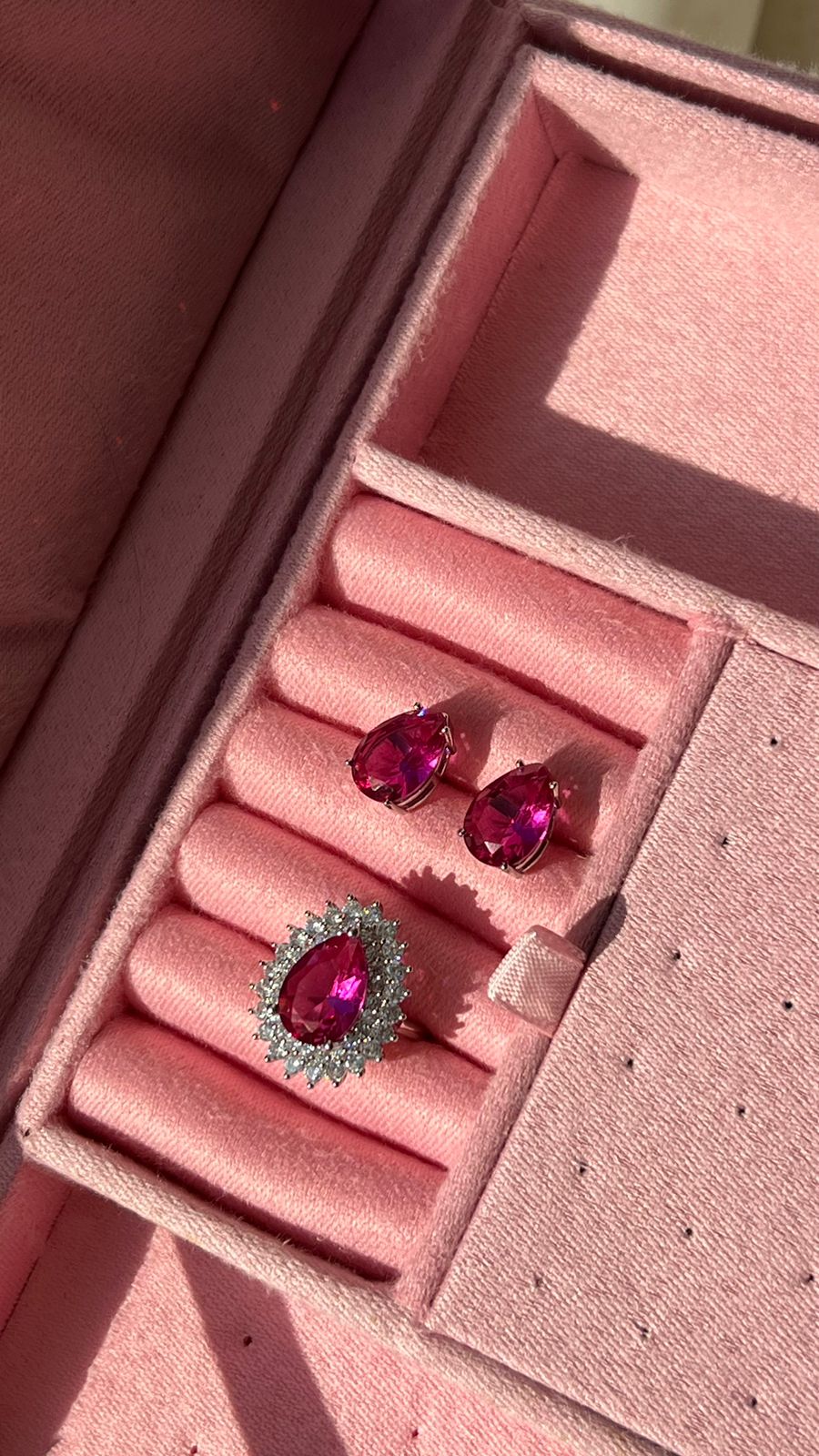 Anel Charlotte com Zircônia Cristal e Rubelita em Banho de Ródio Branco