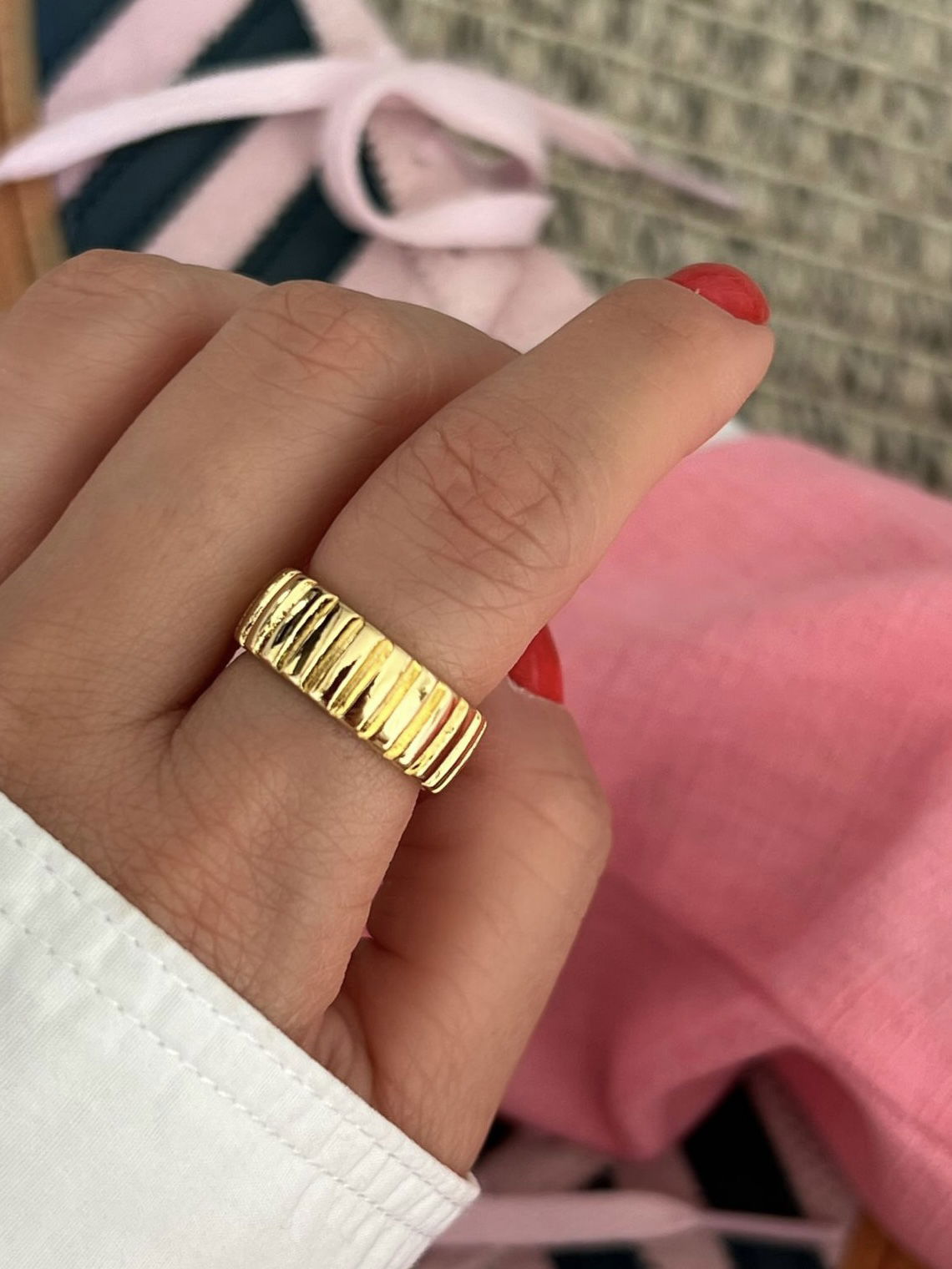 Anel com Detalhes em Banho de Ouro