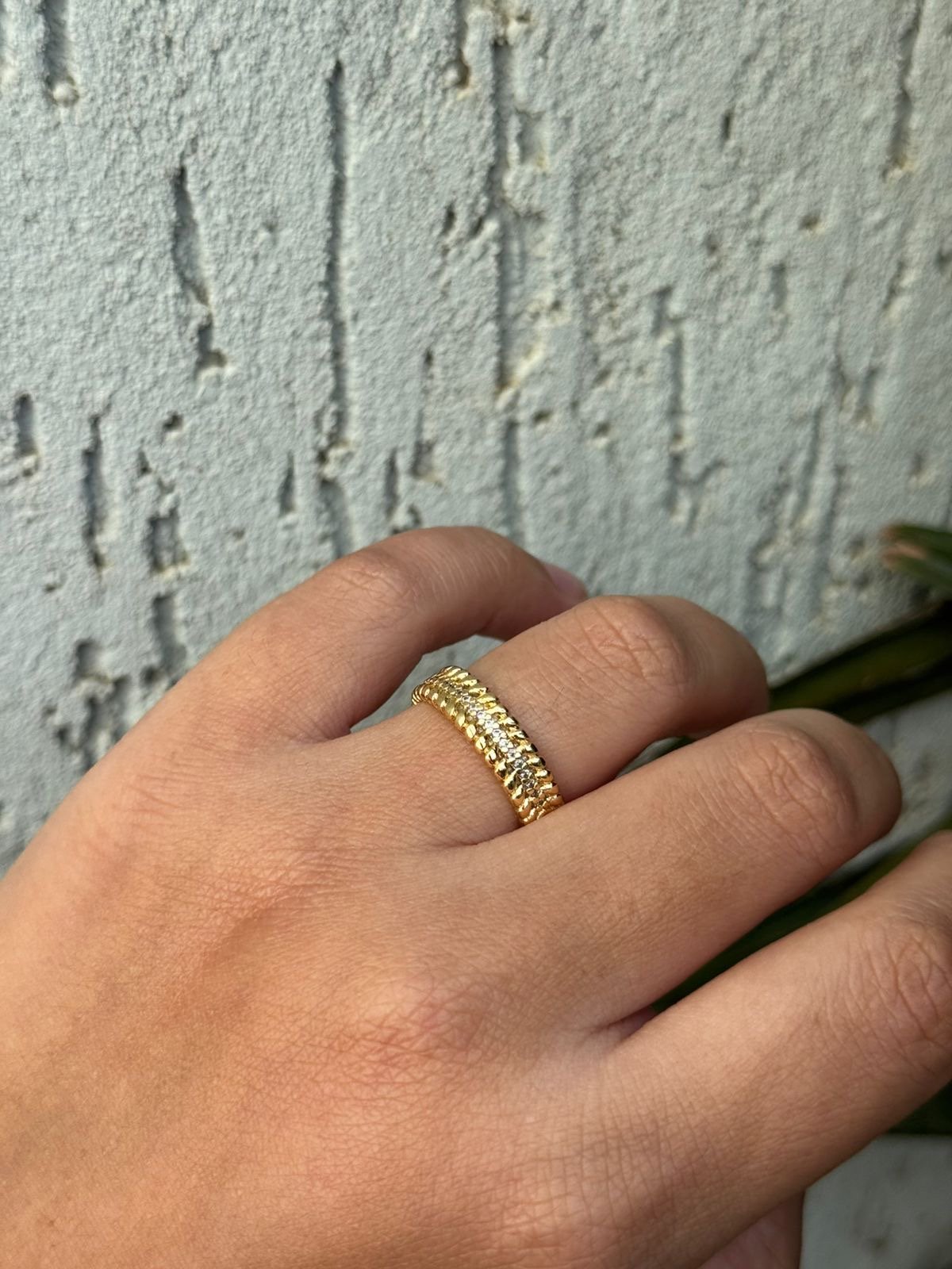 Anel com Filete Zircônia Cristal em Banho de Ouro