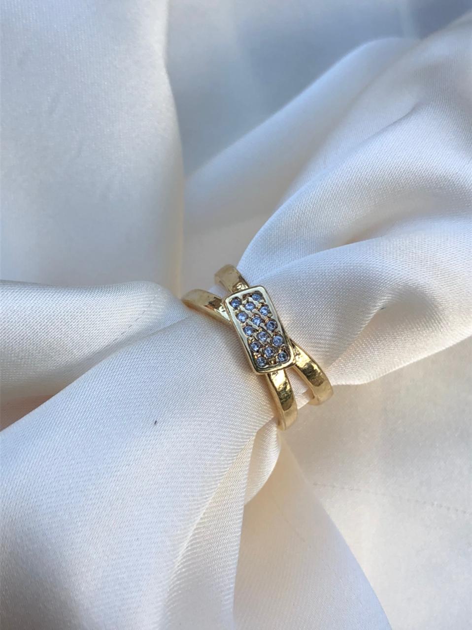 Anel com Micro Zircônia em Banho de Ouro