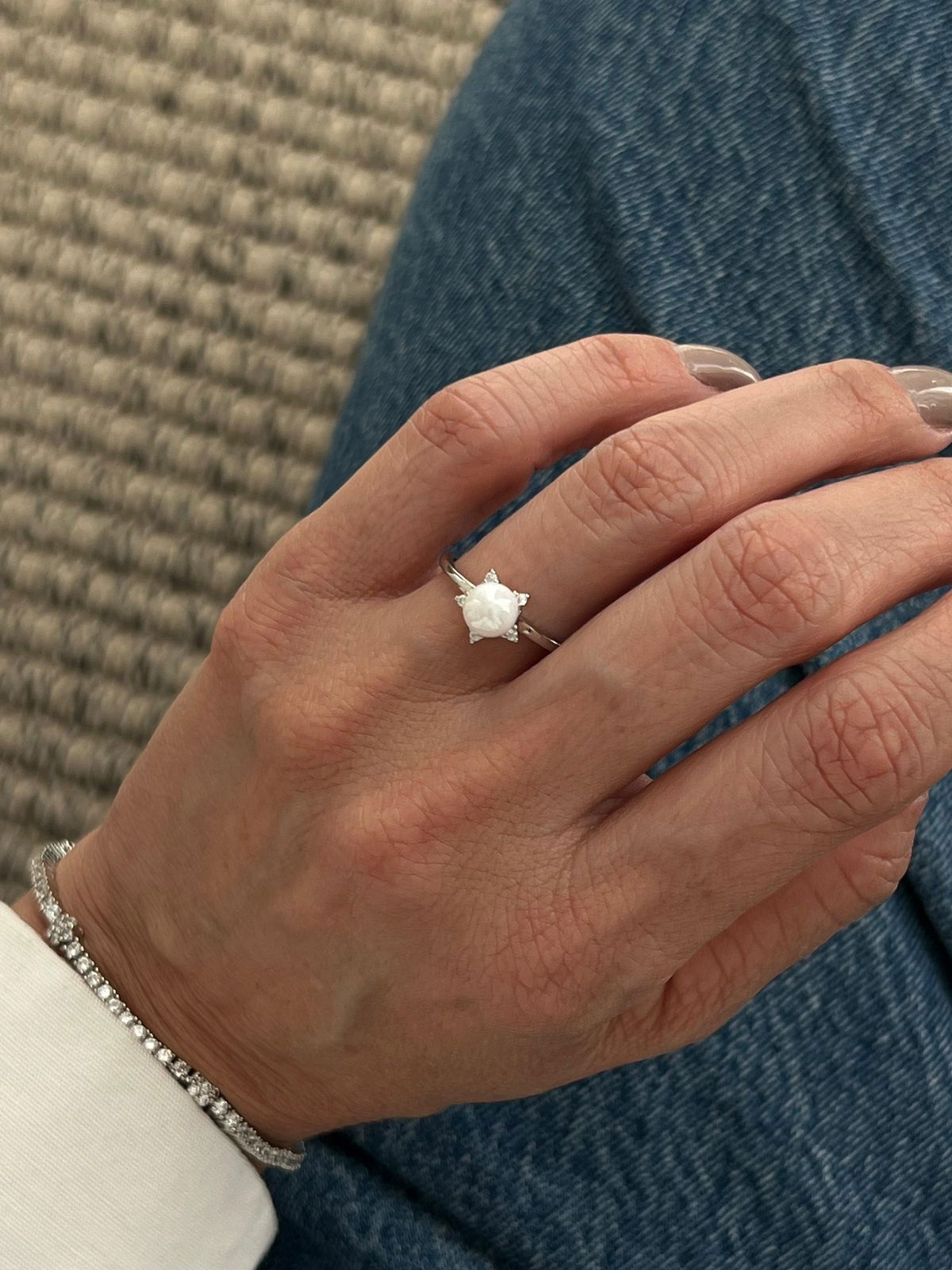 Anel com Pérola Shell e Zircônia Cristal em Banho de Ródio Branco