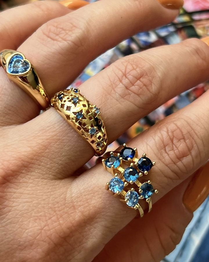 Anel com Zircônia Azul Safira em Banho de Ouro