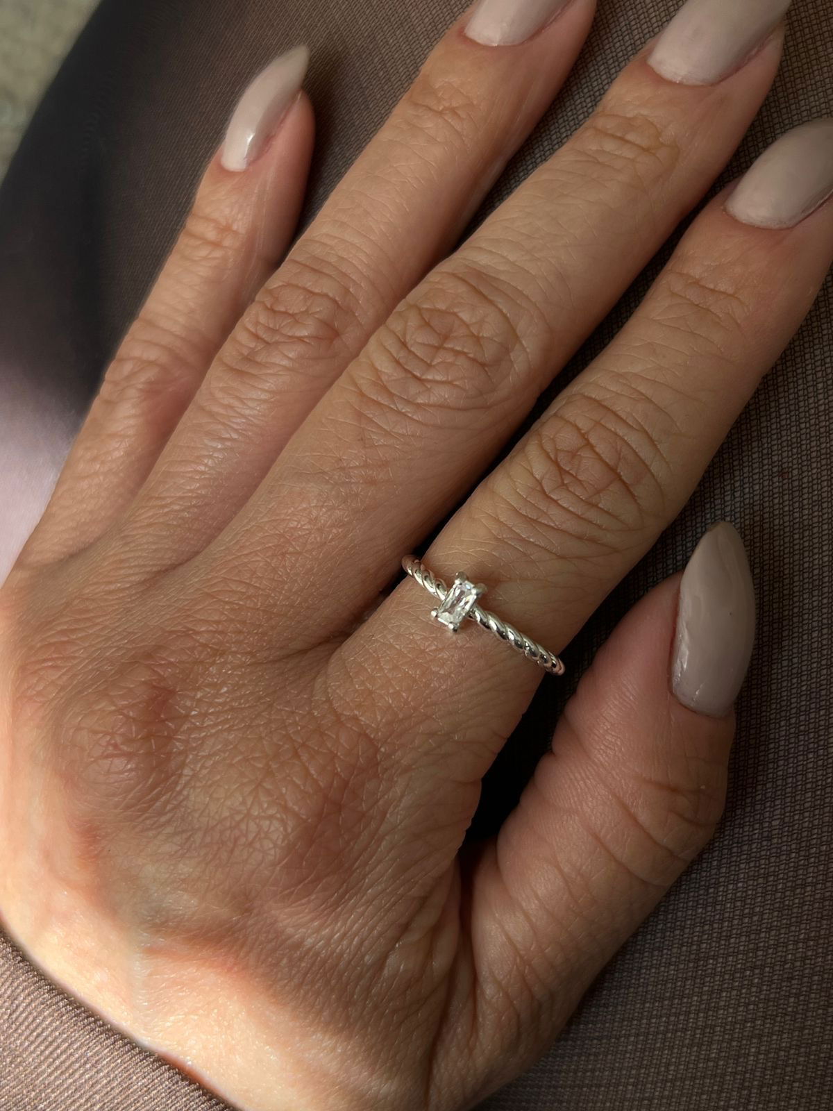 Anel com Zircônia Baguete Cristal em Banho de Prata