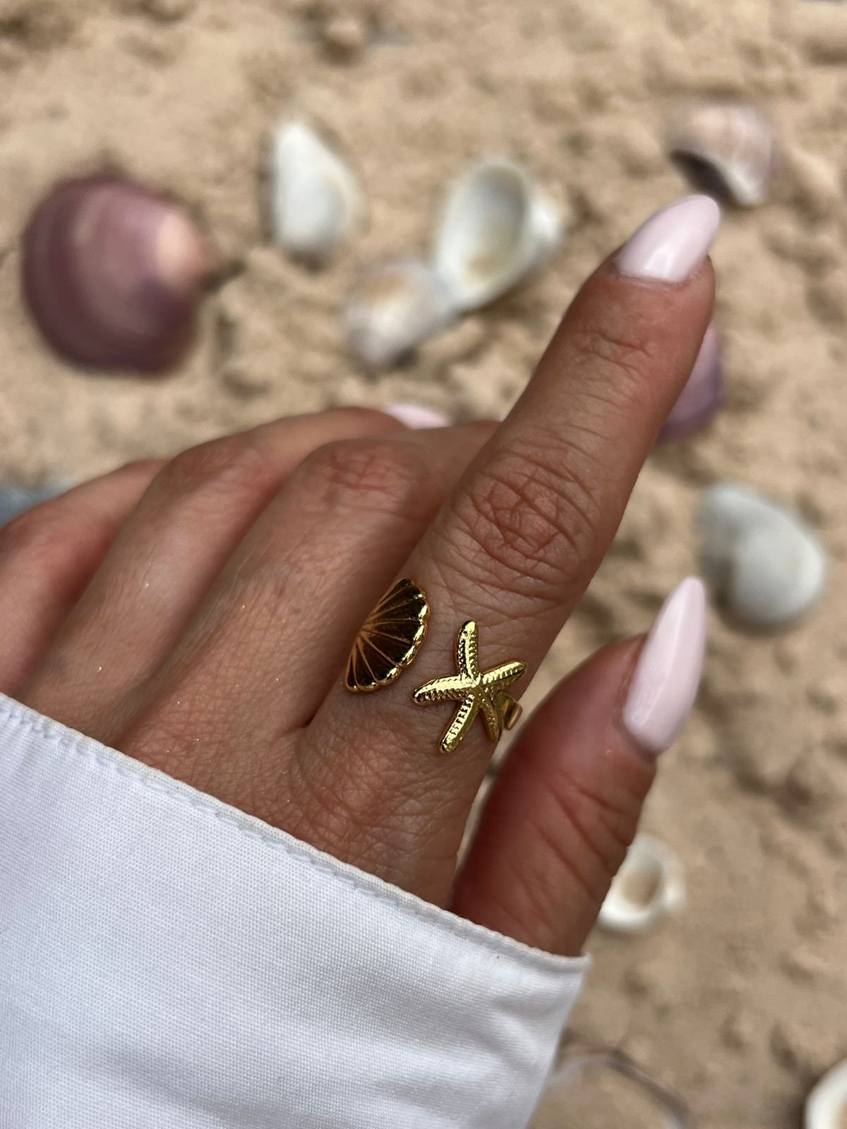 Anel Concha e Estrela do Mar Regulável em Banho de Ouro