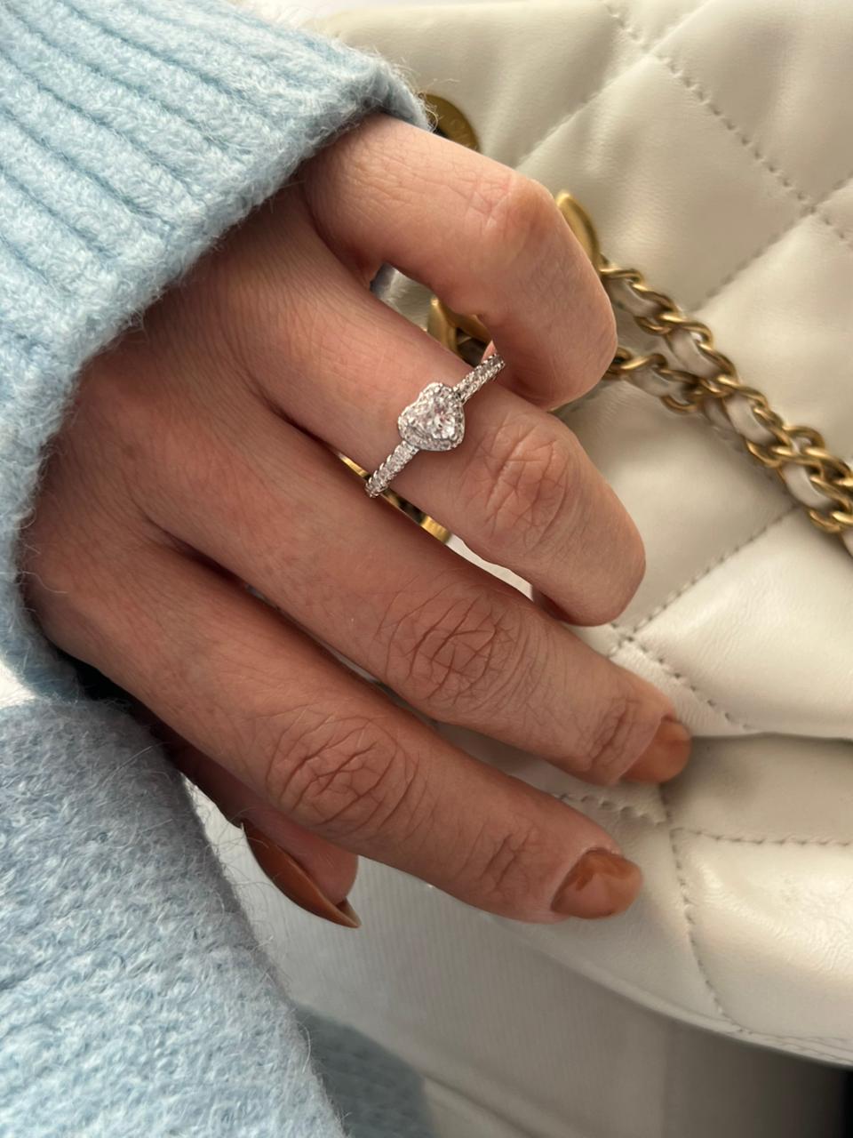 Anel Coração com Zircônia Cristal em Banho de Ródio Branco