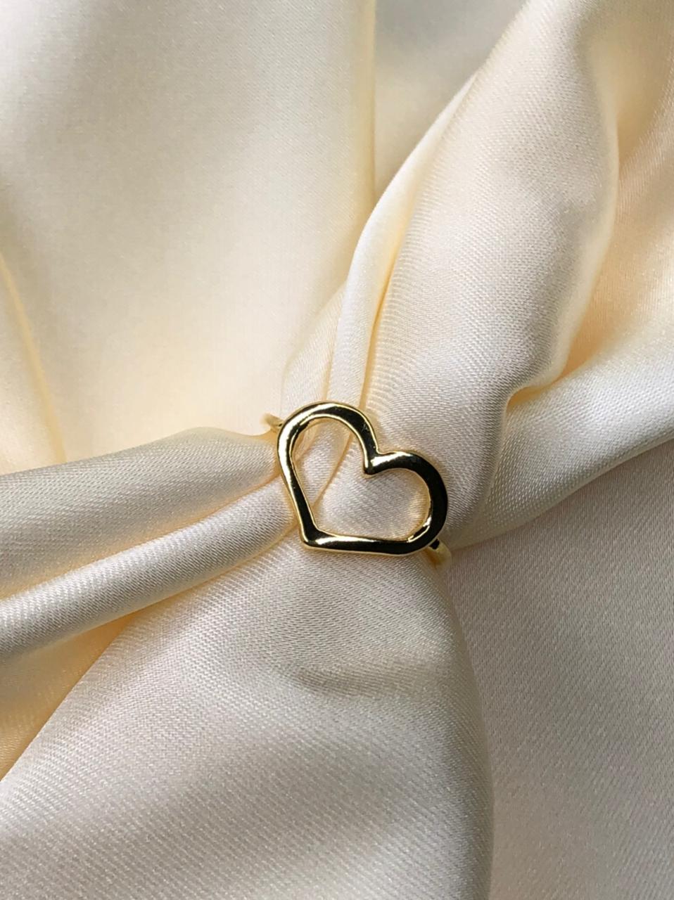 Anel Coração Vazado Inspired em Banho de Ouro