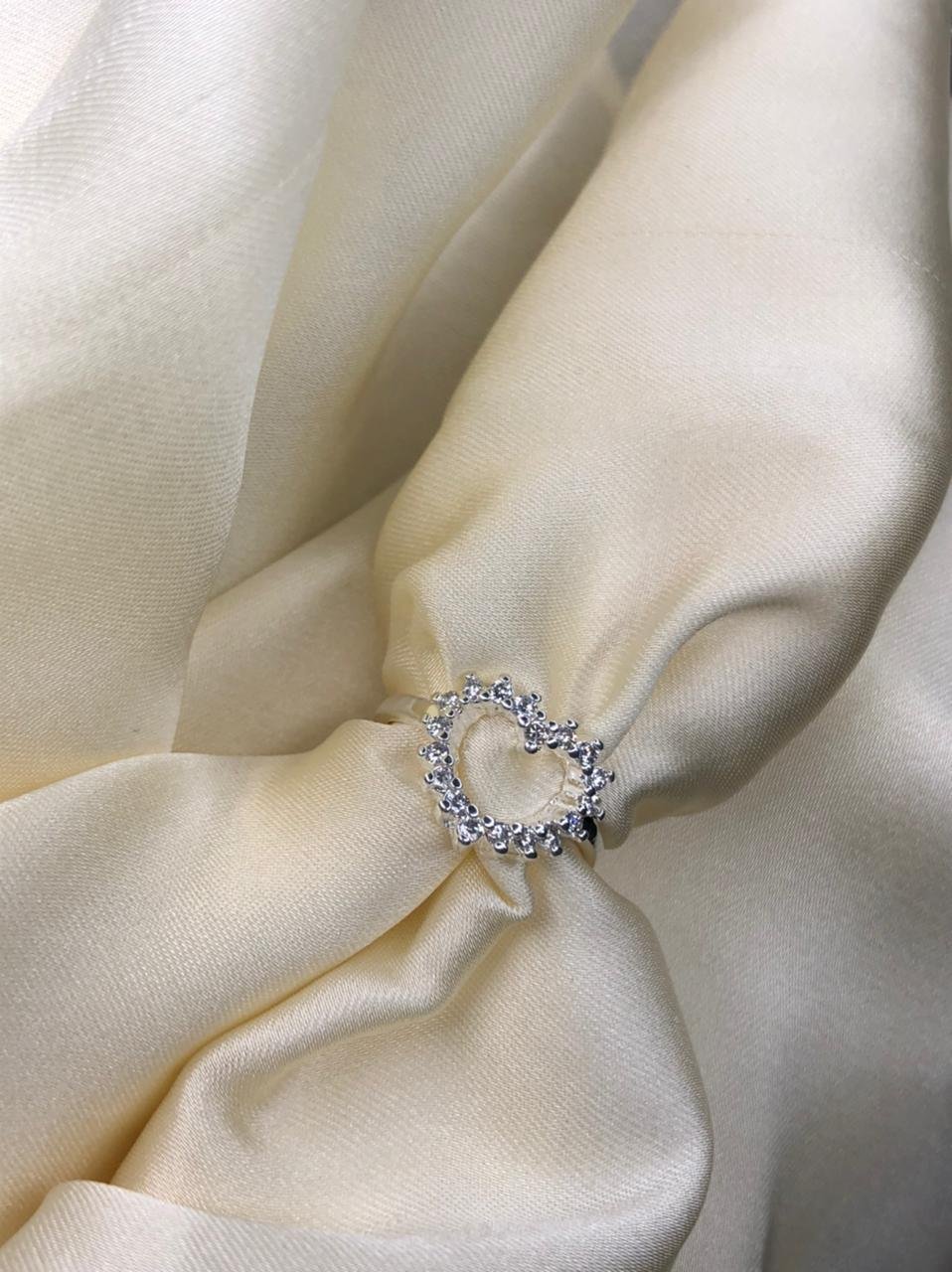 Anel Coração Vazado Todo com Micro Zircônia em Banho de Prata