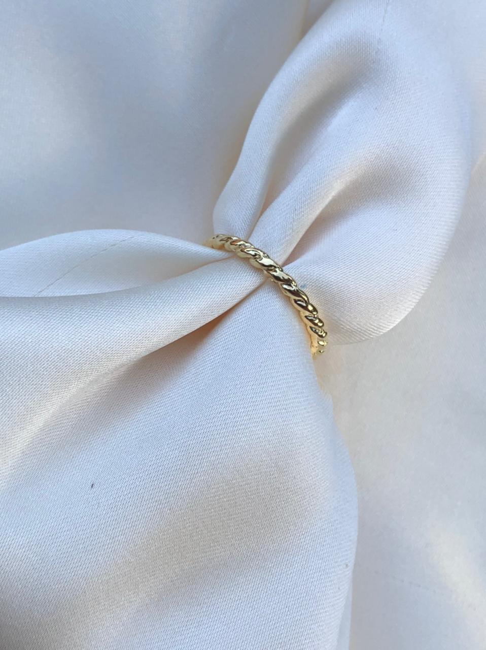 Anel Cordinha Roliço Inspired em Banho de Ouro