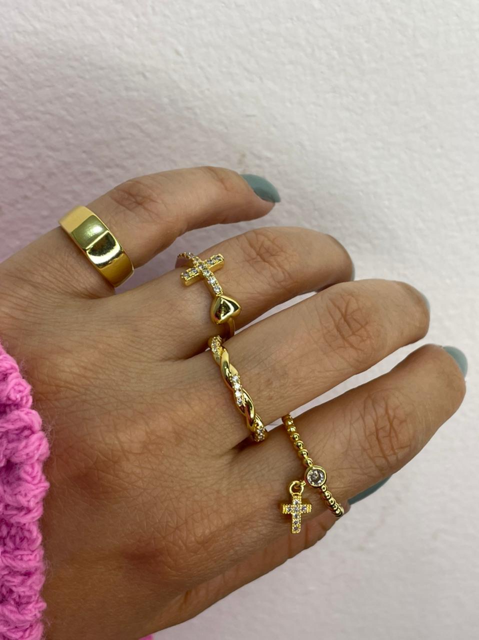 Anel Cruz com Coração em Banho de Ouro