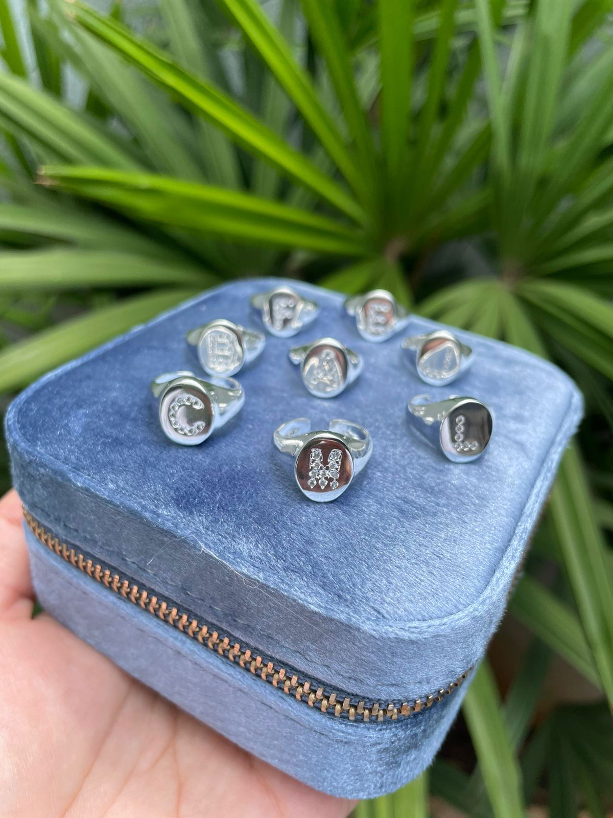 Anel de Dedinho Letras em Banho de Prata