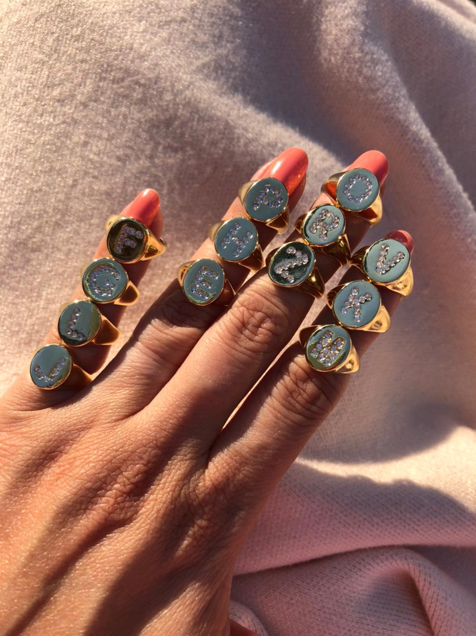 Anel Dedinho Letras em Banho de Ouro